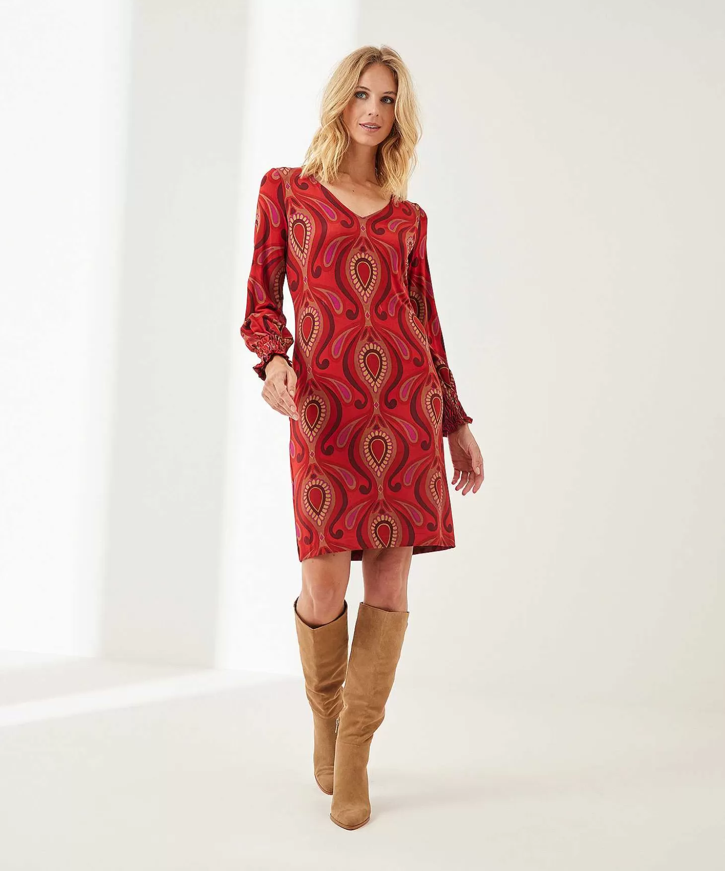 ana_alcazar_jurk_vhals_slinky_paisley_4.webp Ana Alcazar Jurk V-Hals Slinky Paisley Hot