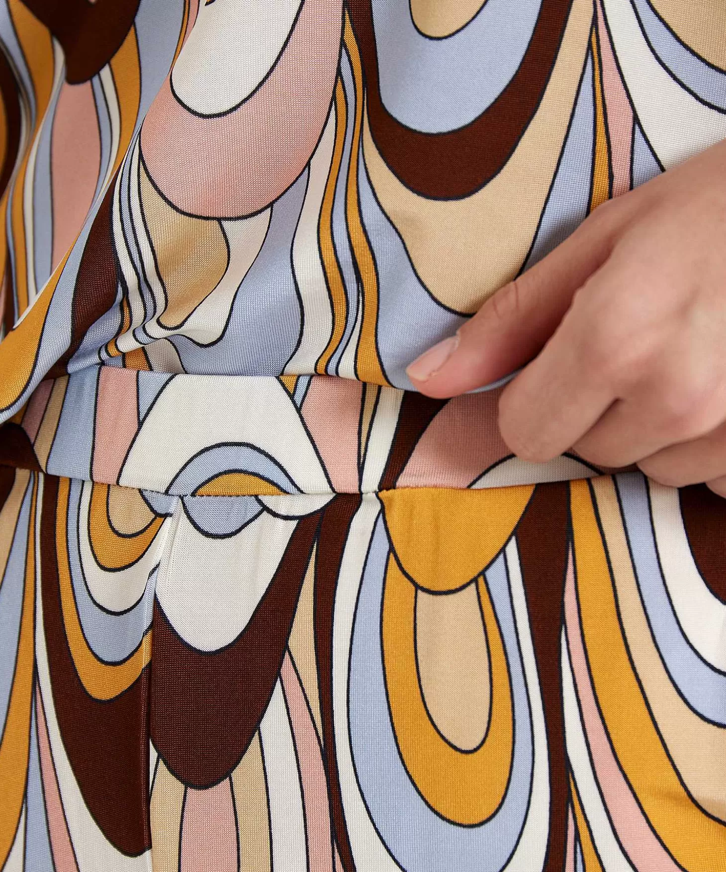 ana_alcazar_slinky_palazzo_broek_retro_print_2.webp Ana Alcazar Slinky Palazzo Broek Retro Print Fashion