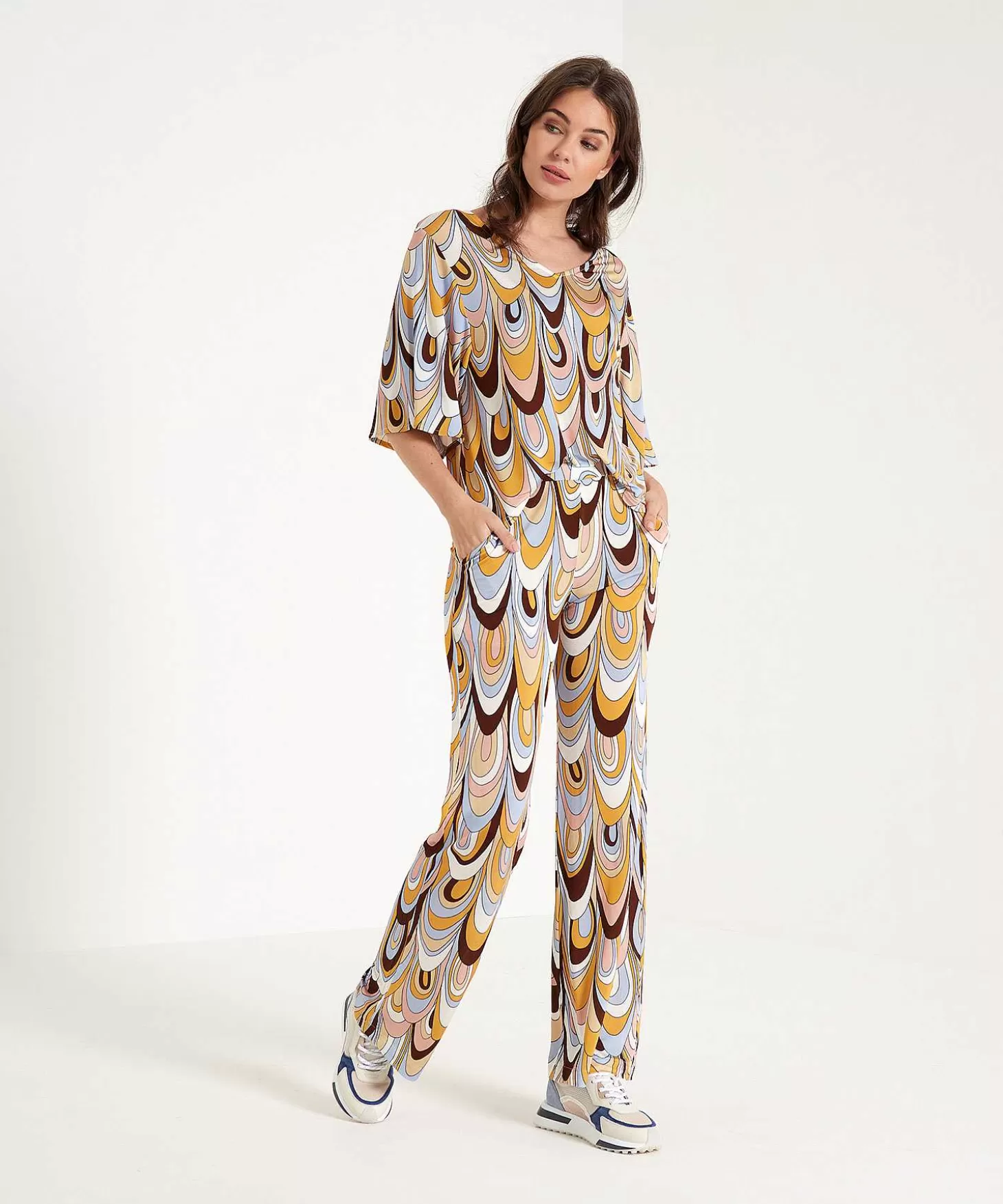 ana_alcazar_slinky_palazzo_broek_retro_print_4.webp Ana Alcazar Slinky Palazzo Broek Retro Print Fashion