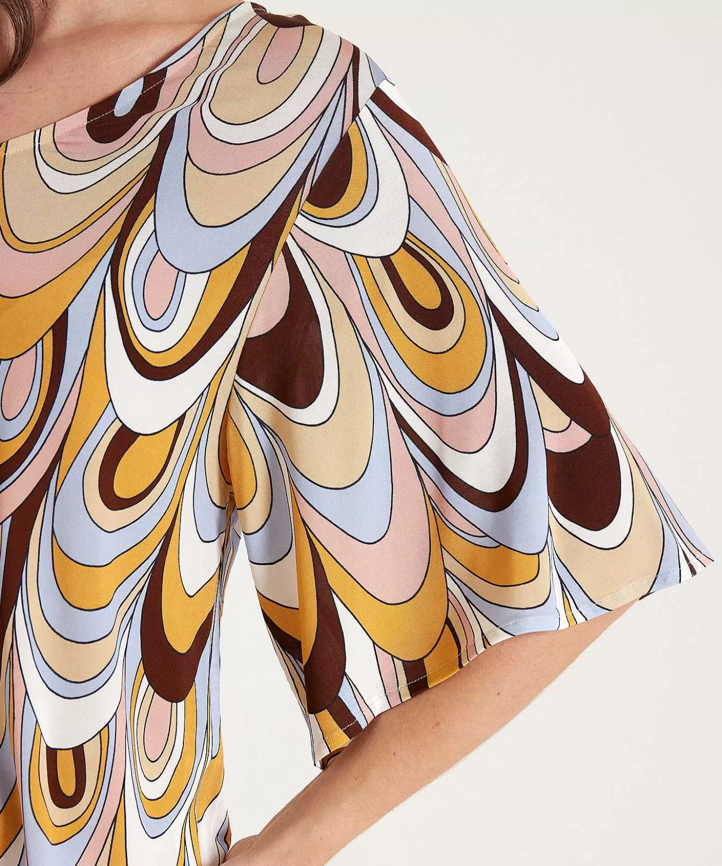 ana_alcazar_slinky_top_retro_print_2.webp Ana Alcazar Slinky Top Retro Print Flash Sale