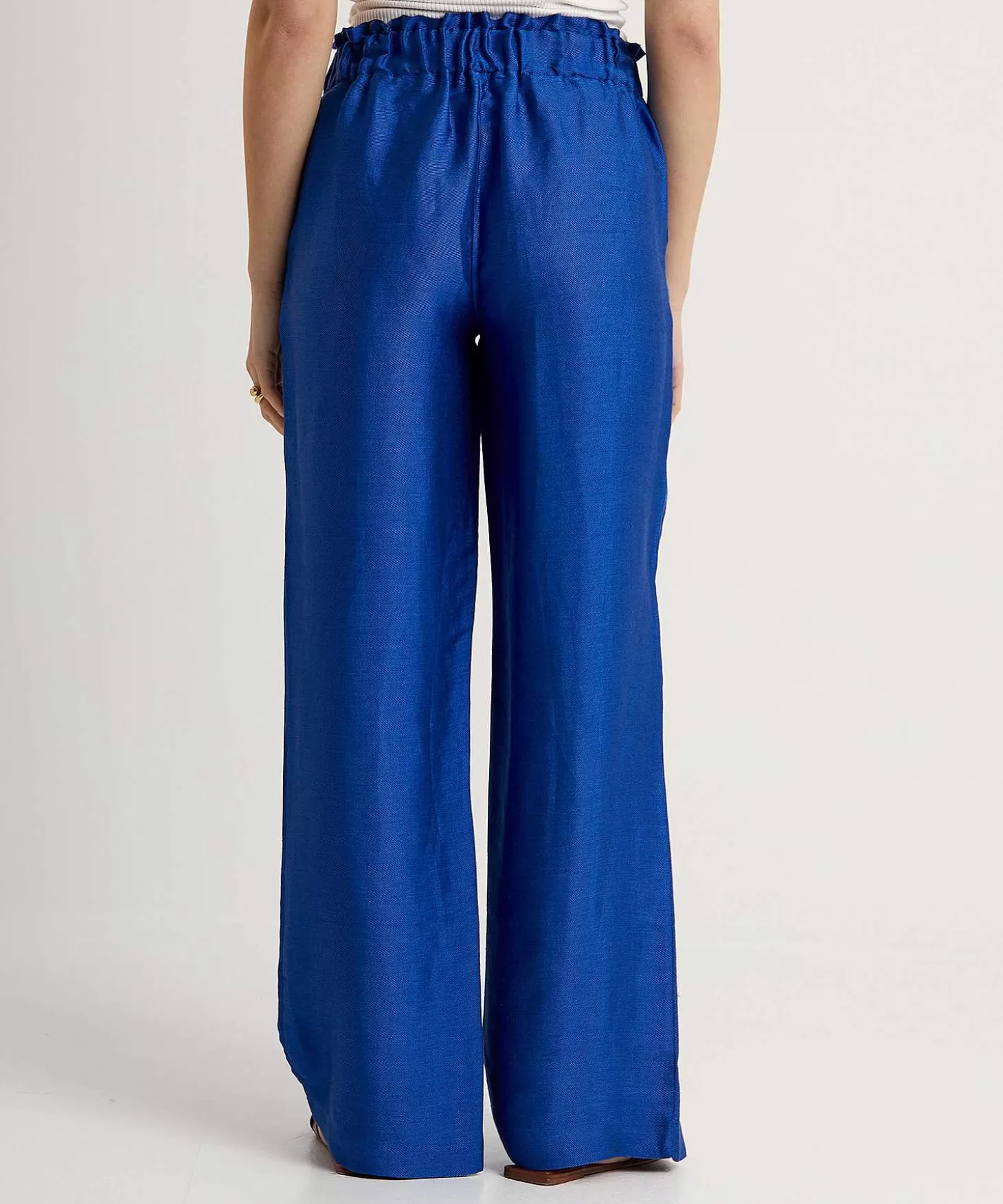 bybar_glanzende_palazzo_broek_robyn_gloss_3.webp By-Bar Glanzende Palazzo Broek Robyn Gloss Clearance