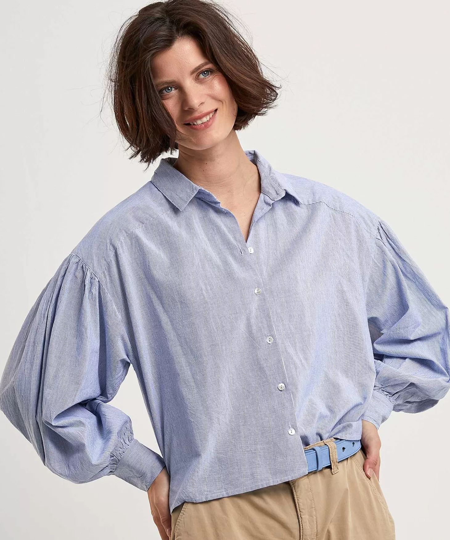 bybar_oversized_korte_blouse_pinstripe_sarah_1.webp By-Bar Oversized Korte Blouse Pinstripe Sarah Sale