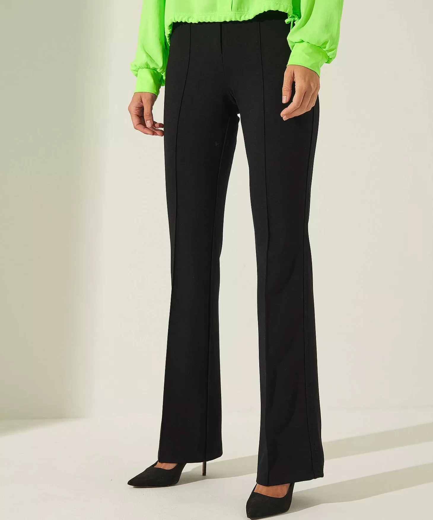 cambio_flared_broek_pintucks_ros_1.webp Cambio Flared Broek Pintucks Ros Hot