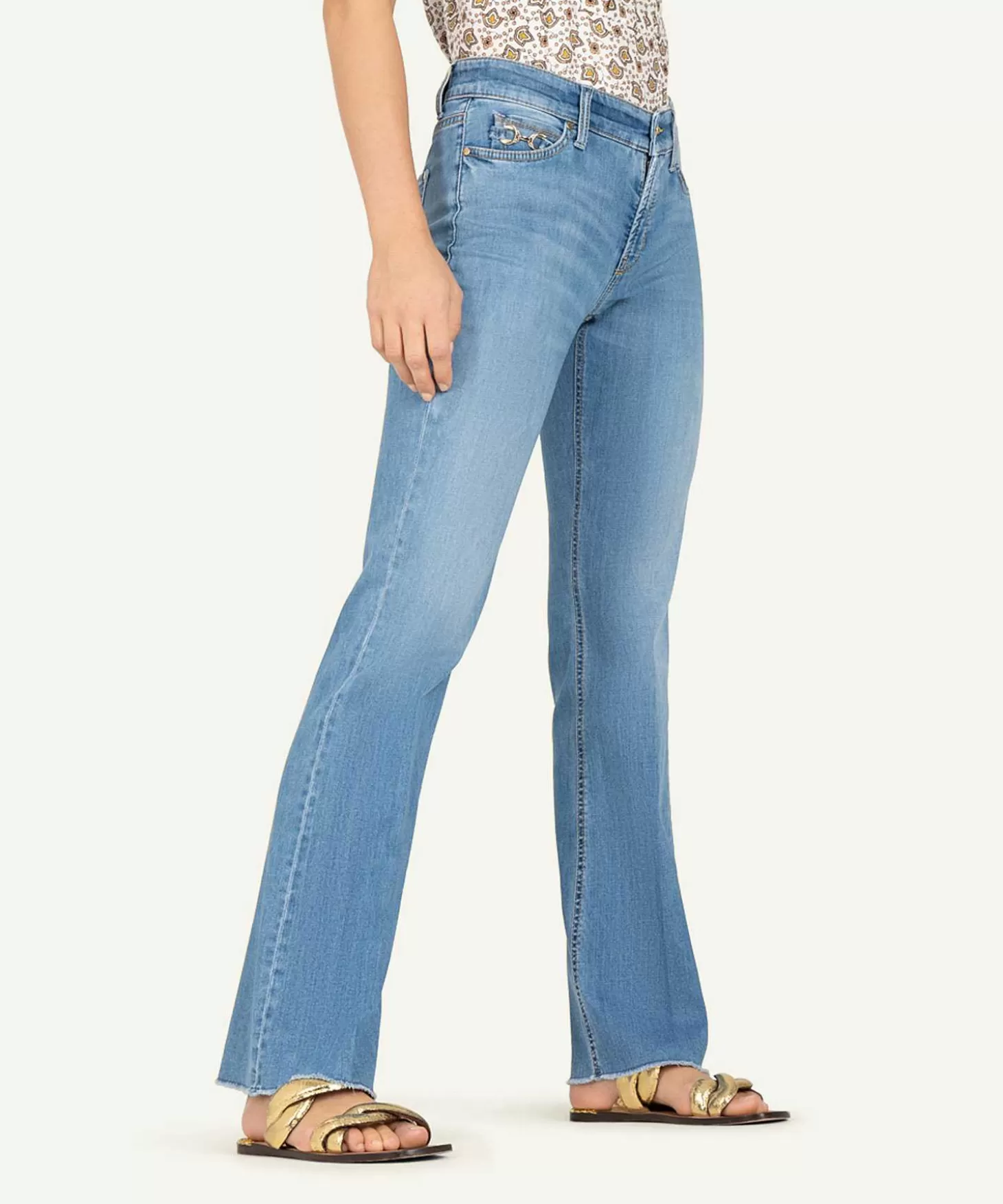 cambio_flared_jeans_met_sierbitje_paris_1.webp Cambio Flared Jeans Met Sierbitje Paris Online