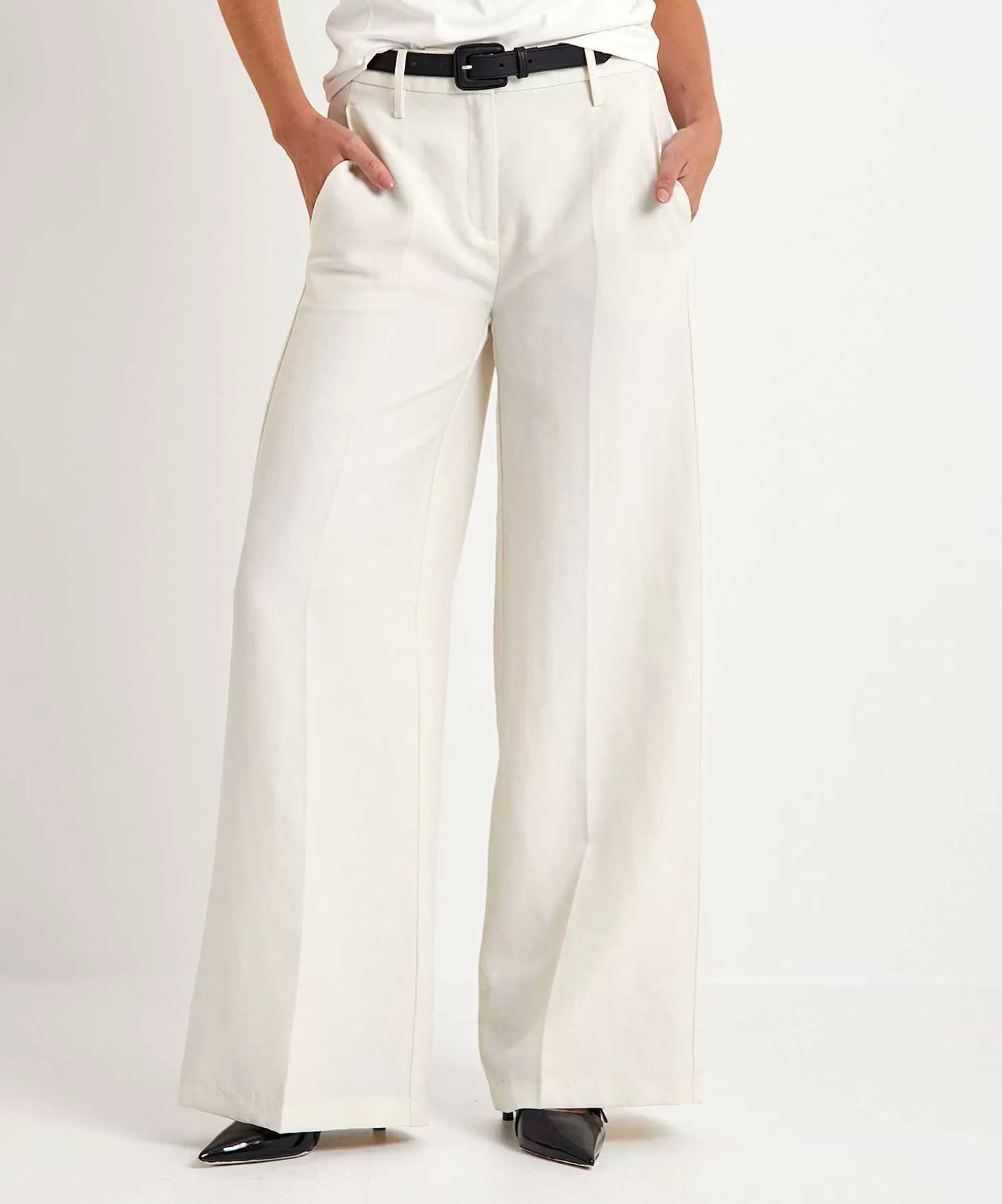 cambio_linnenmix_wide_leg_broek_alva_1.webp Cambio Linnenmix Wide Leg Broek Alva Hot