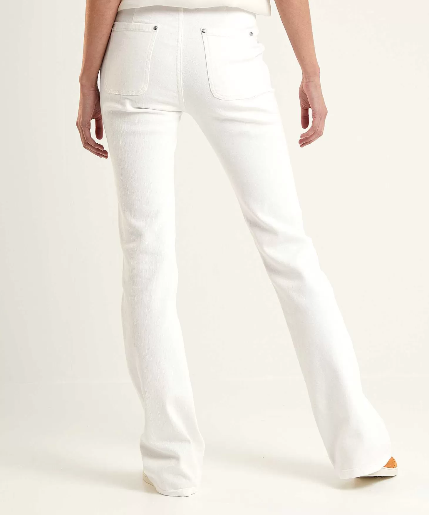 caroline_biss_flared_jeans_met_knopen_3.webp Caroline Biss Flared Jeans Met Knopen Sale