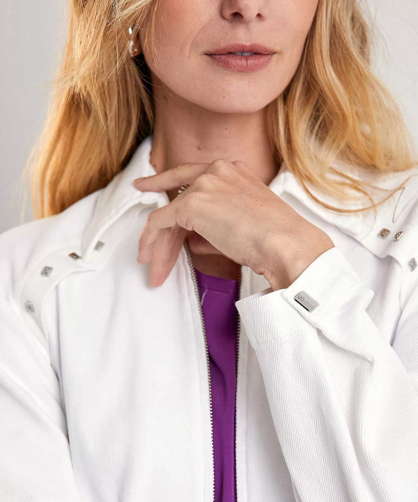 caroline_biss_kort_jasje_met_studs_2.webp Caroline Biss Kort Jasje Met Studs Shop