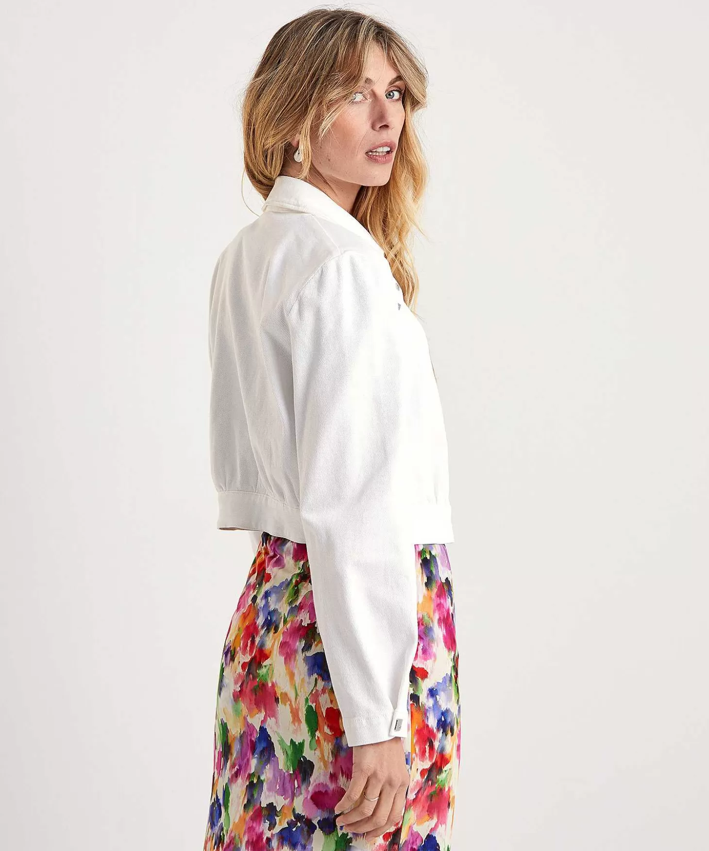 caroline_biss_kort_jasje_met_studs_3.webp Caroline Biss Kort Jasje Met Studs Shop