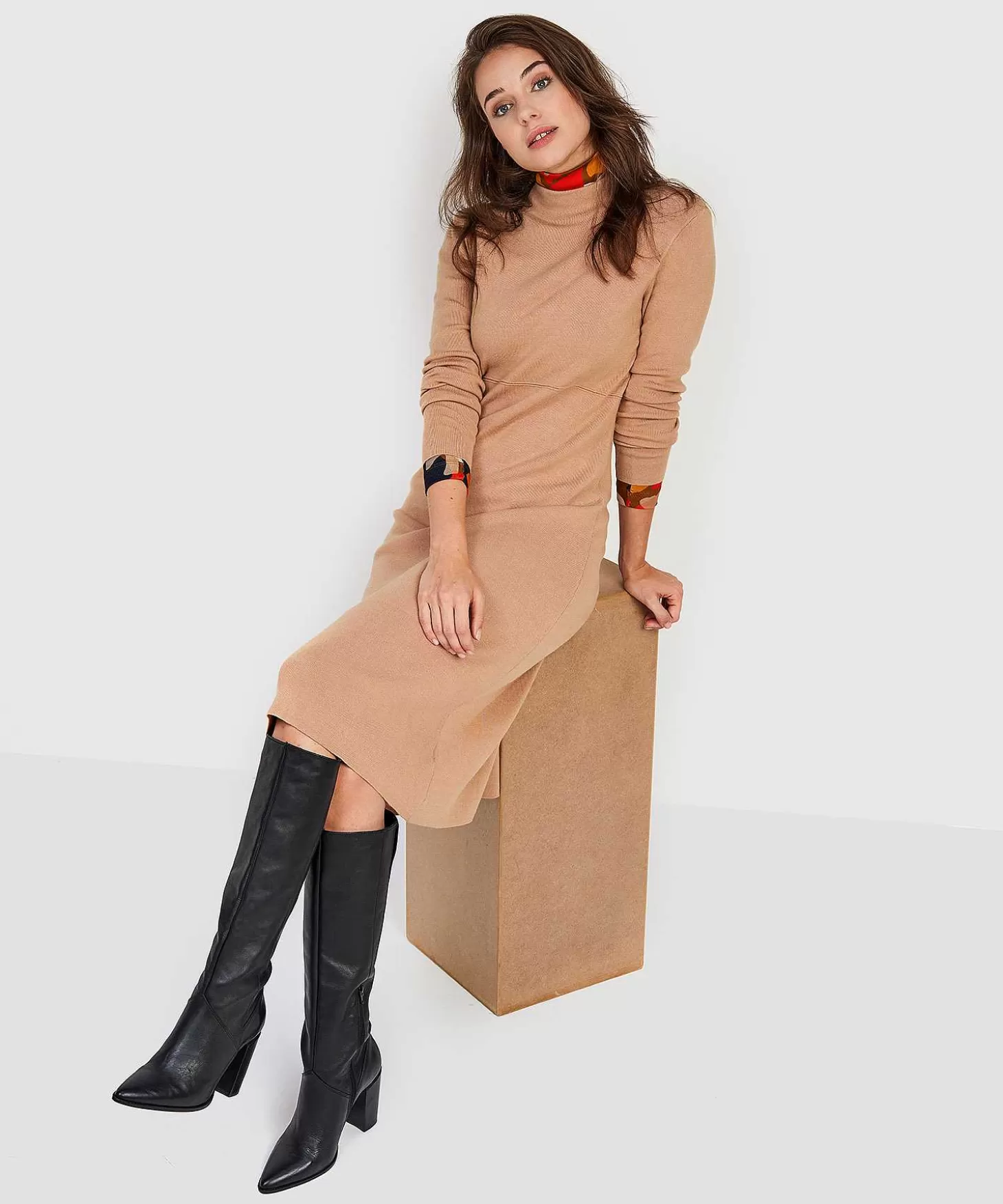 emotions_jersey_jurk_turtleneck_4.webp Emotions Jersey Jurk Turtleneck New