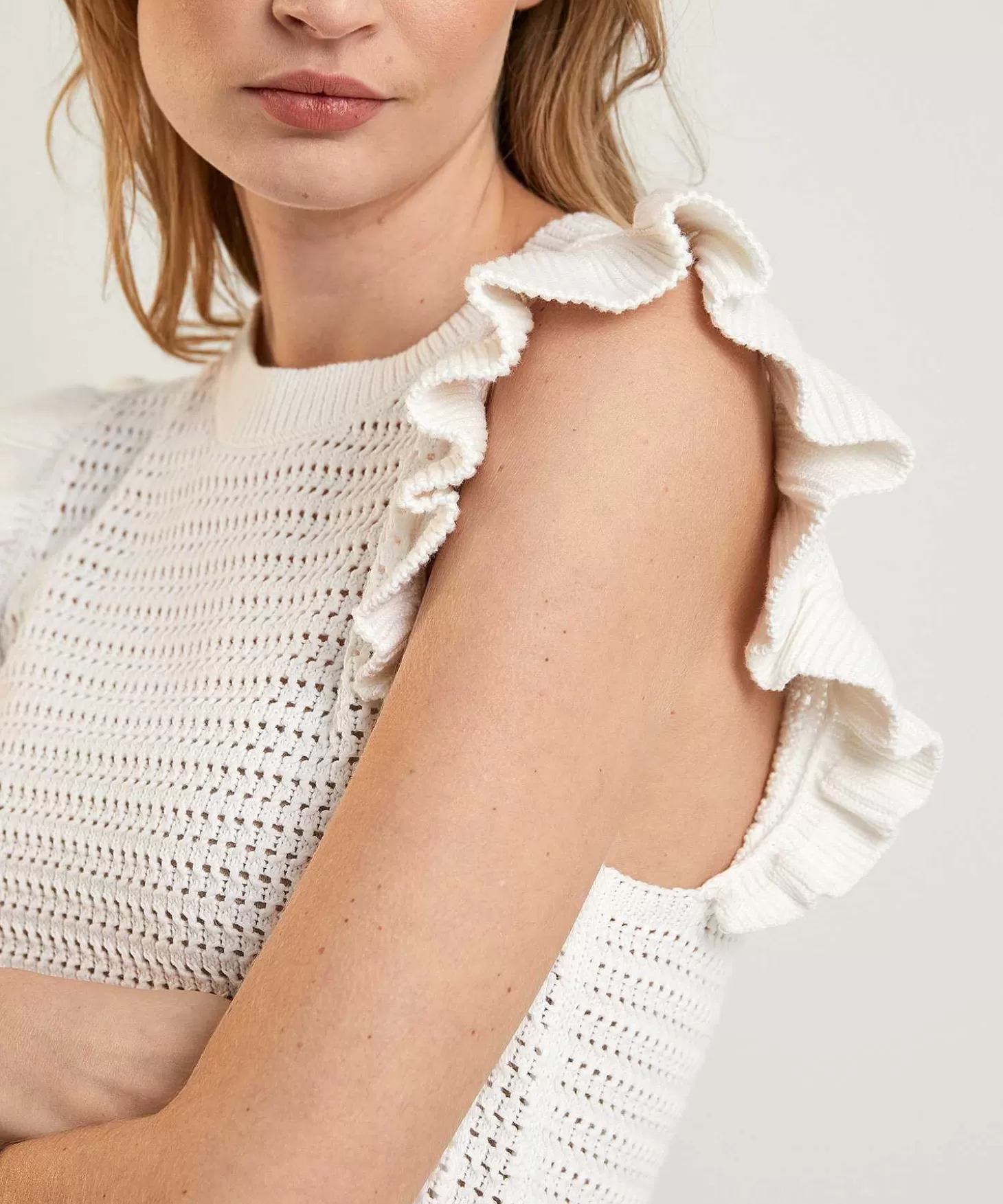 emotions_mouwloos_truitje_ajour_volant_2.webp Emotions Mouwloos Truitje Ajour Volant Clearance