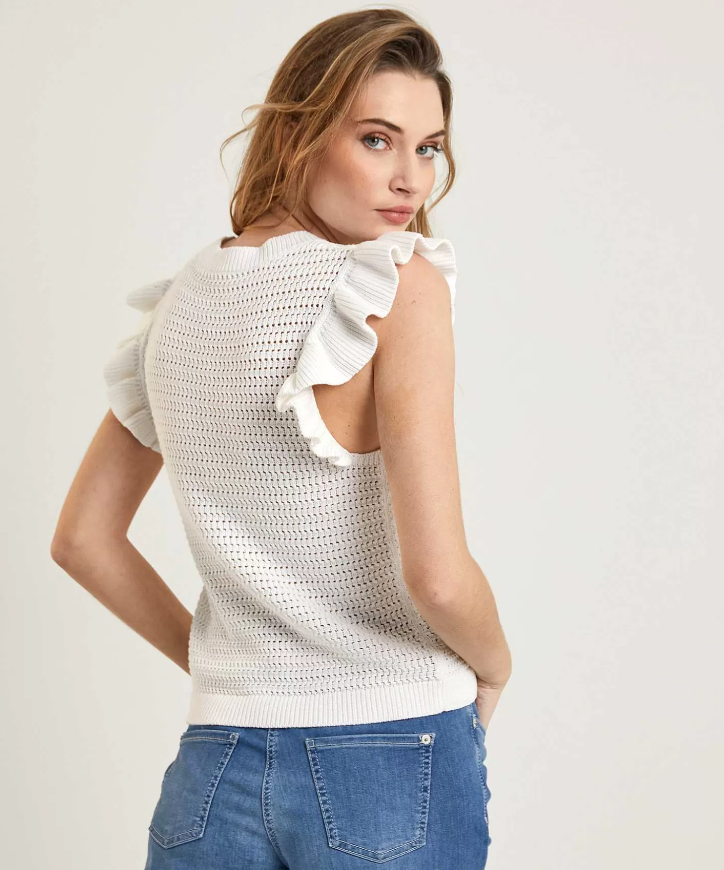 emotions_mouwloos_truitje_ajour_volant_3.webp Emotions Mouwloos Truitje Ajour Volant Clearance