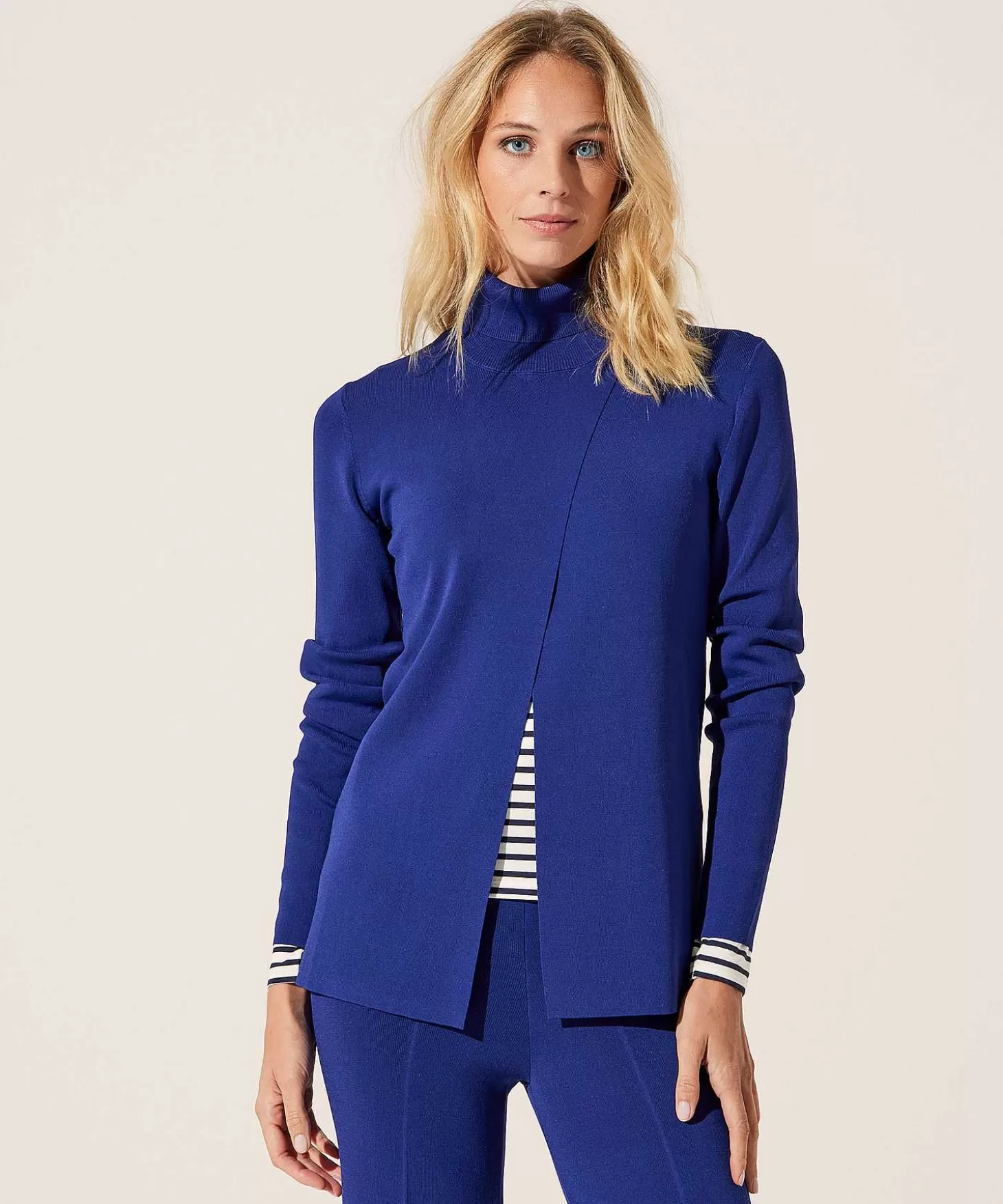 emotions_trui_crepe_met_overslag_1-2.webp Emotions Trui Crepe Met Overslag New