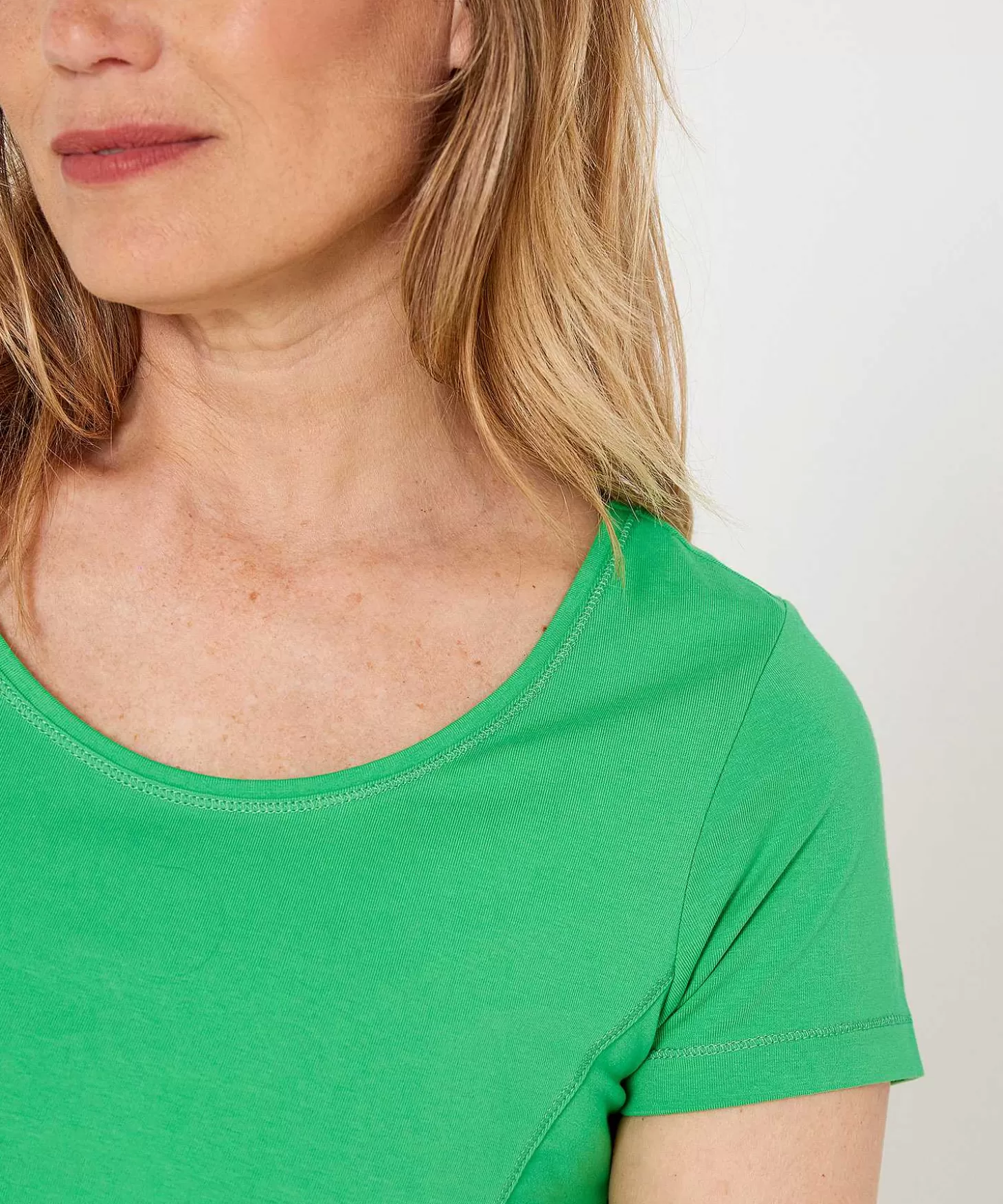 essentials_shirt_korte_mouw_2-4.webp * Essentials Shirt Korte Mouw Store