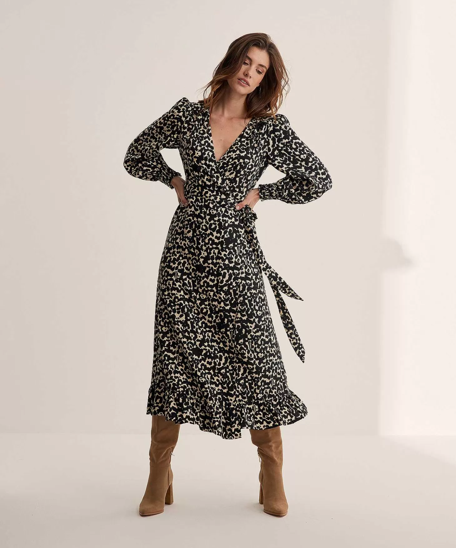 fabienne_chapot_wikkeljurk_bloemenprint_natalia_4.webp Fabienne Chapot Wikkeljurk Bloemenprint Natalia Fashion