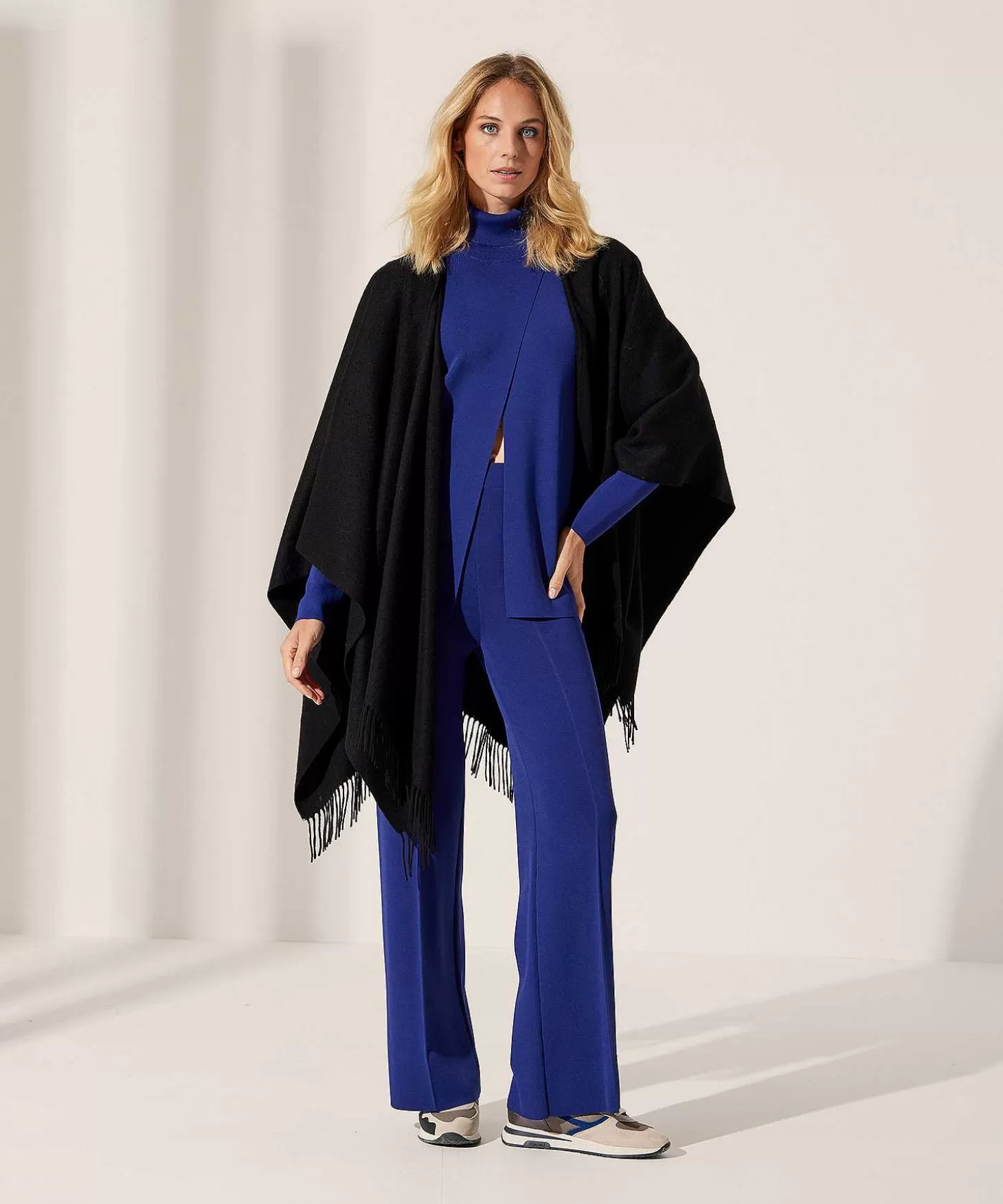 fraas_wollen_cape_met_franjes_4.webp Fraas Wollen Cape Met Franjes Sale