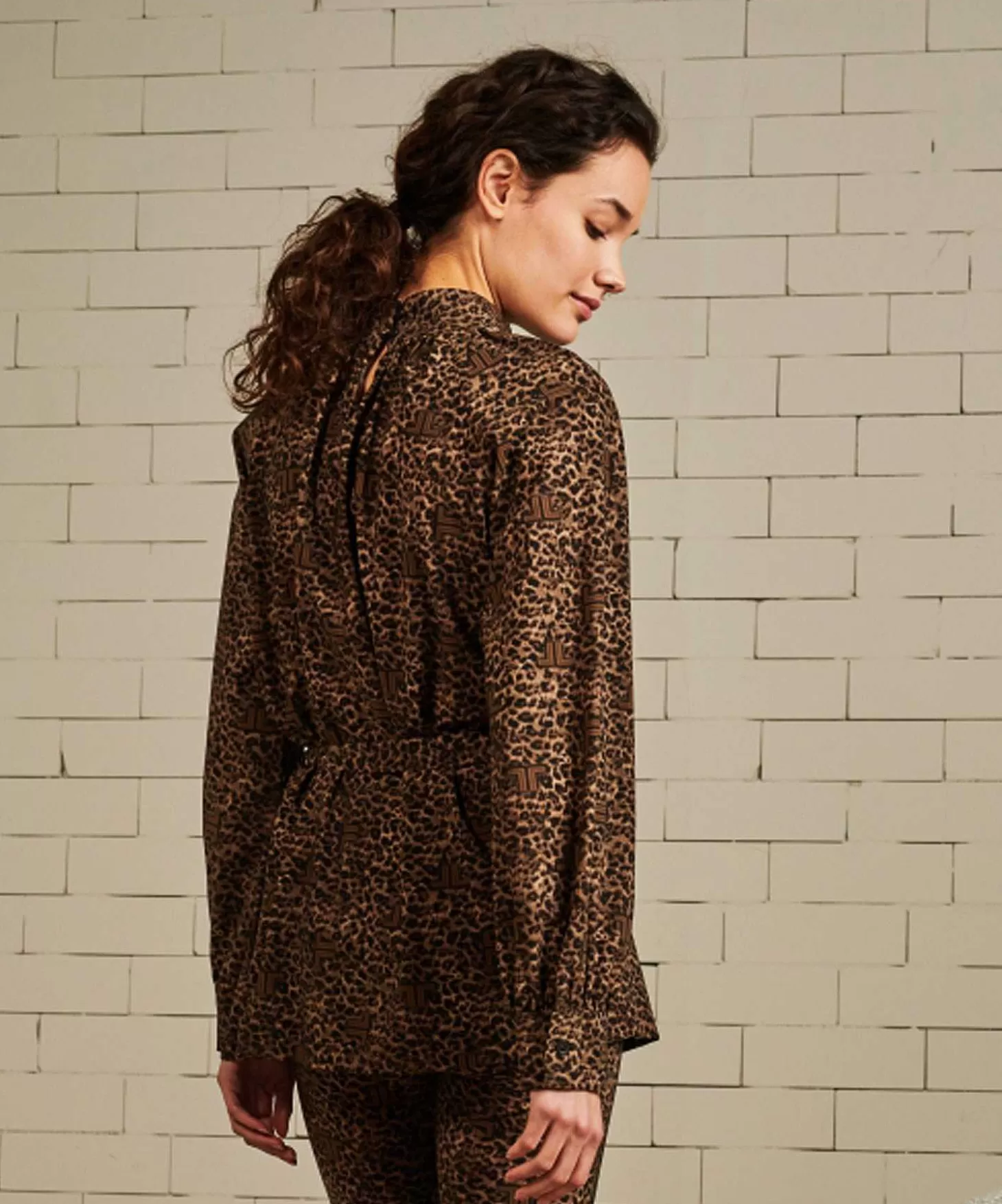 jane_lushka_lange_blouse_grace_dierprint_1.webp Jane Lushka Lange Blouse Grace Dierprint Outlet