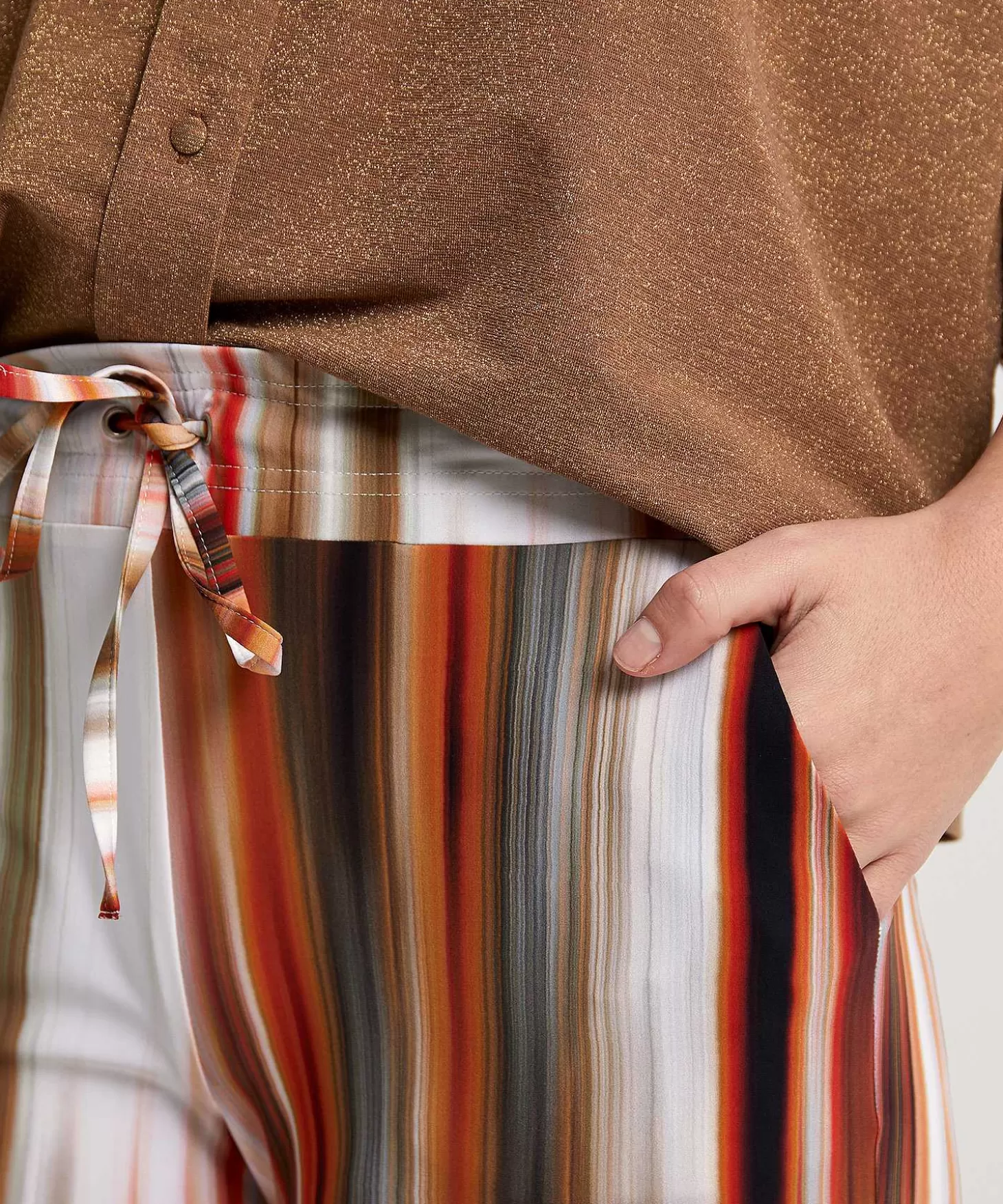 japan_tky_broek_print_travelstof_myza_2.webp Japan TKY Broek Print Travelstof Myza Fashion