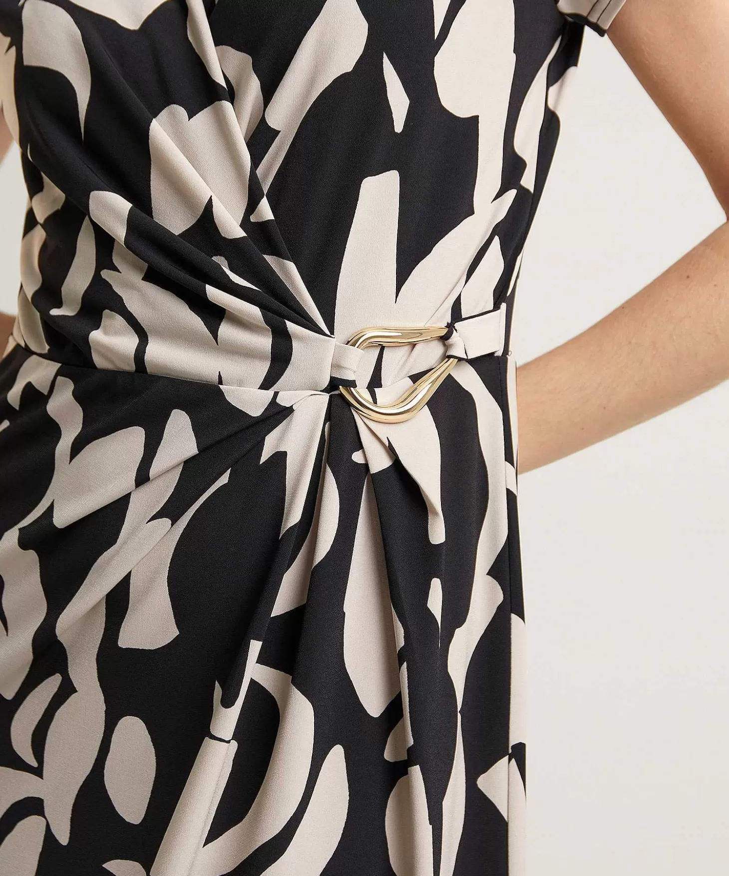 joseph_ribkoff_overslagjurk_met_gesp_2.webp Joseph Ribkoff Overslagjurk Met Gesp Store