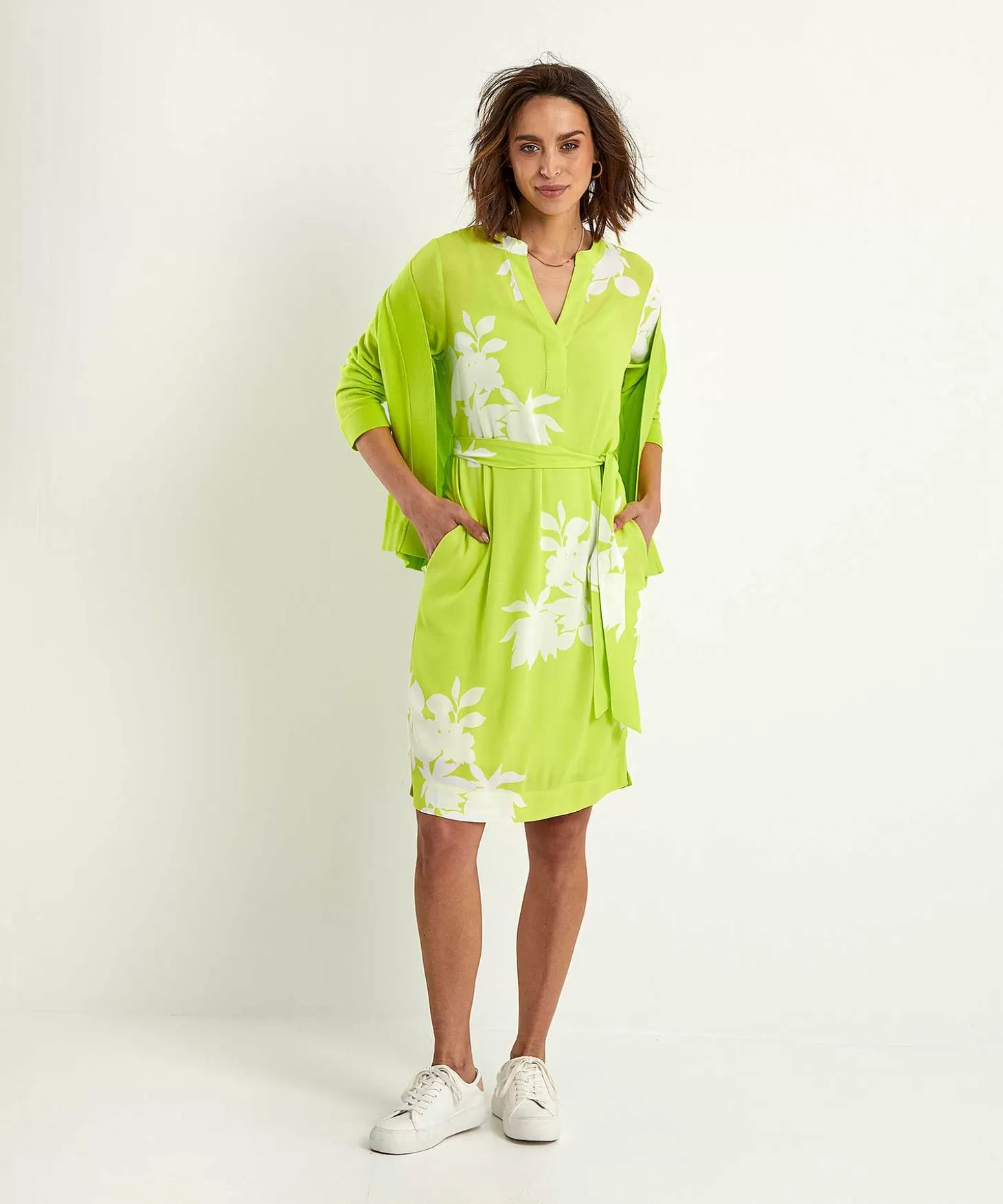 kyra_jurk_met_ceintuur_bloemenprint_gezina_4.webp KYRA Jurk Met Ceintuur Bloemenprint Gezina Flash Sale