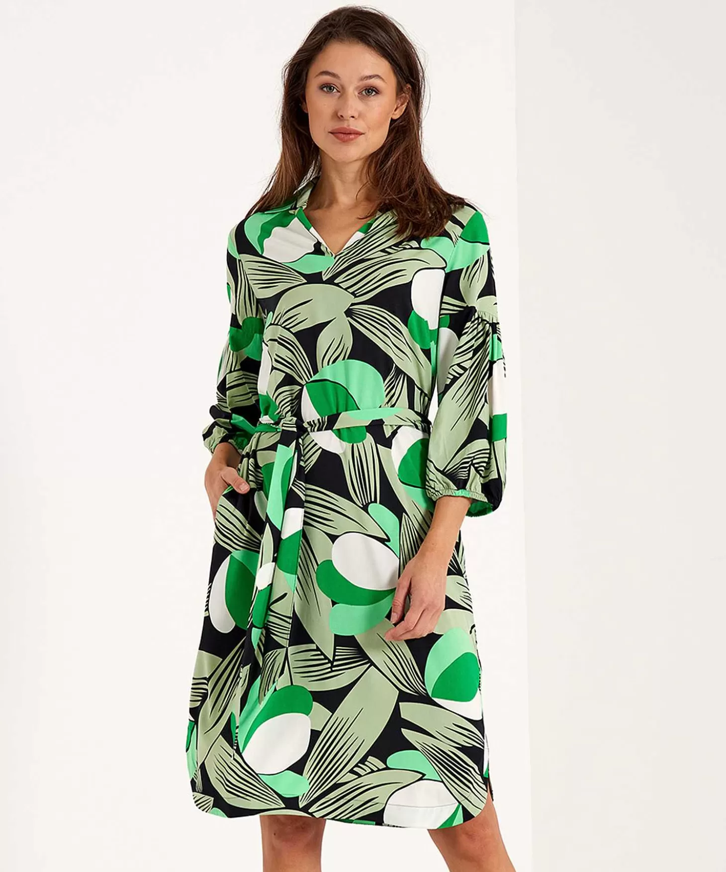 kyra_jurk_modern_flower_babette_1.webp KYRA Jurk Modern Flower Babette Cheap