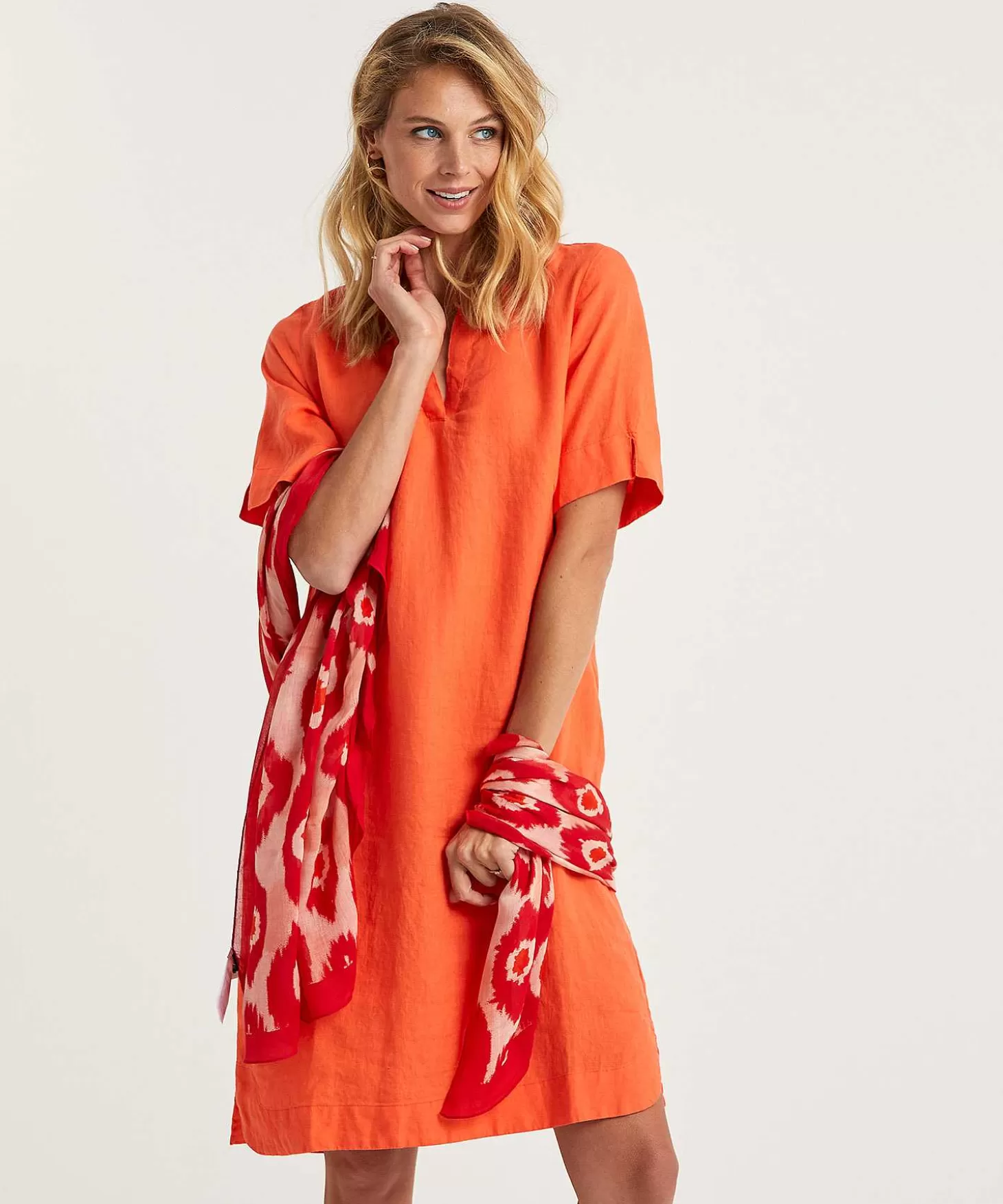 kyra_linnen_blousejurk_laura_1.webp KYRA Linnen Blousejurk Laura Store