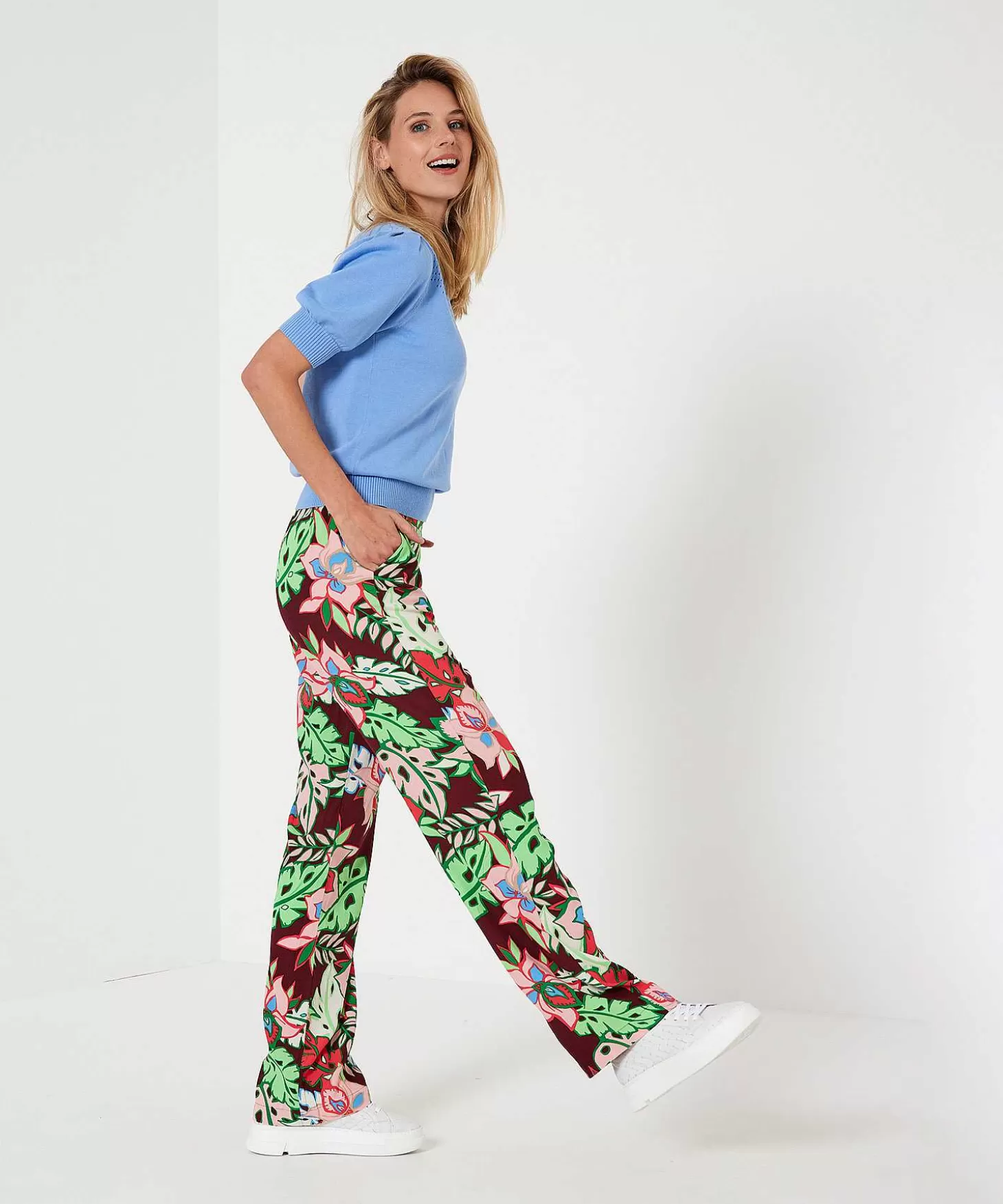 kyra_palazzo_broek_tropical_flower_maisa_4.webp KYRA Palazzo Broek Tropical Flower Maisa Fashion