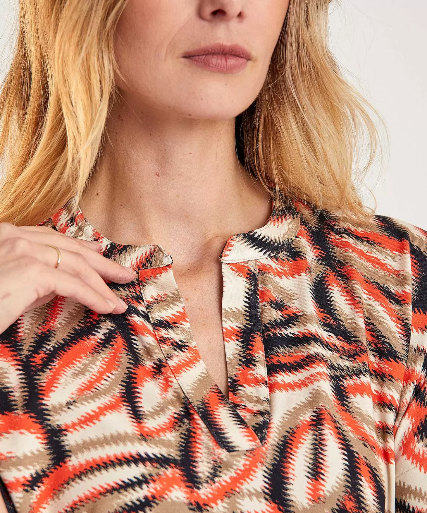 kyra_top_faded_leaf_noor_2.webp KYRA Top Faded Leaf Noor Hot