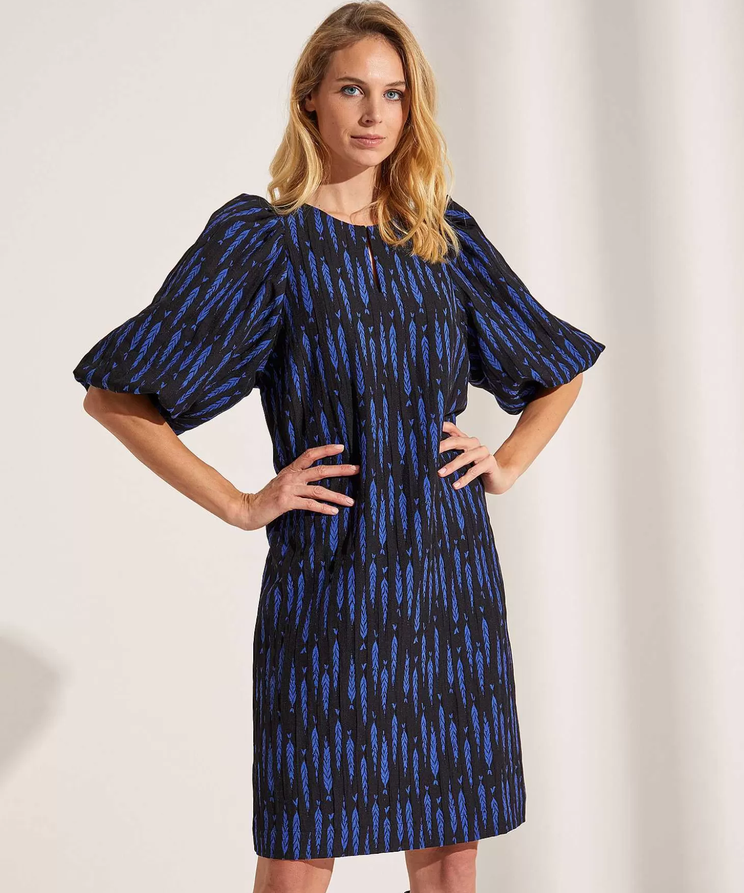 kyra_twotone_jurk_esra_1.webp KYRA Two-Tone Jurk Esra Sale