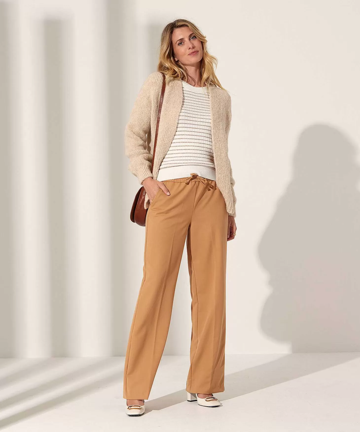 kyra_wide_leg_broek_izanna_4.webp KYRA Wide Leg Broek Izanna Online