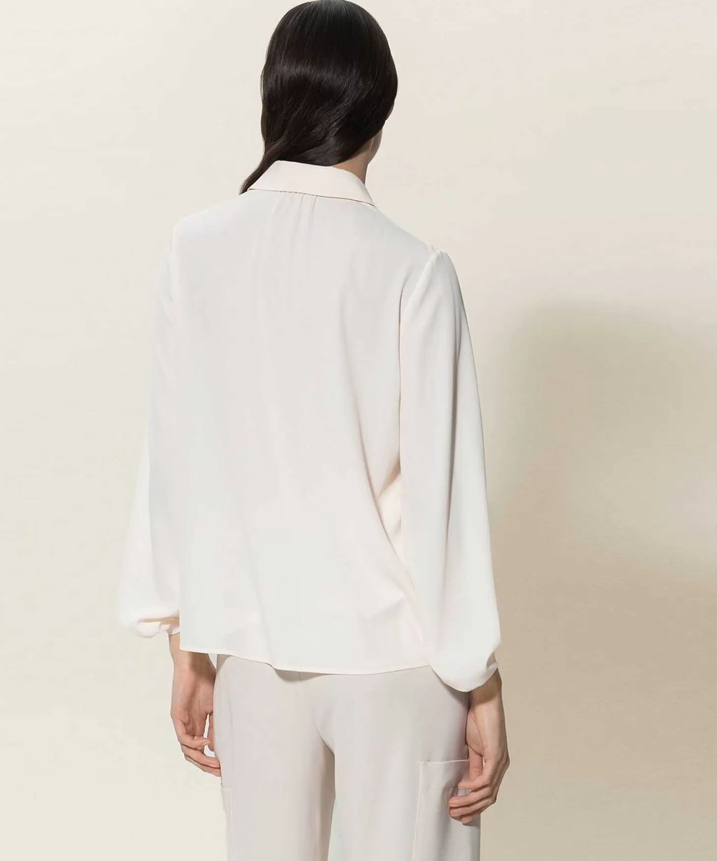 luisa_cerano_blouse_zijde_crepe_contrastknoopje_3.webp Luisa Cerano Blouse Zijde Crepe Contrastknoopje Cheap