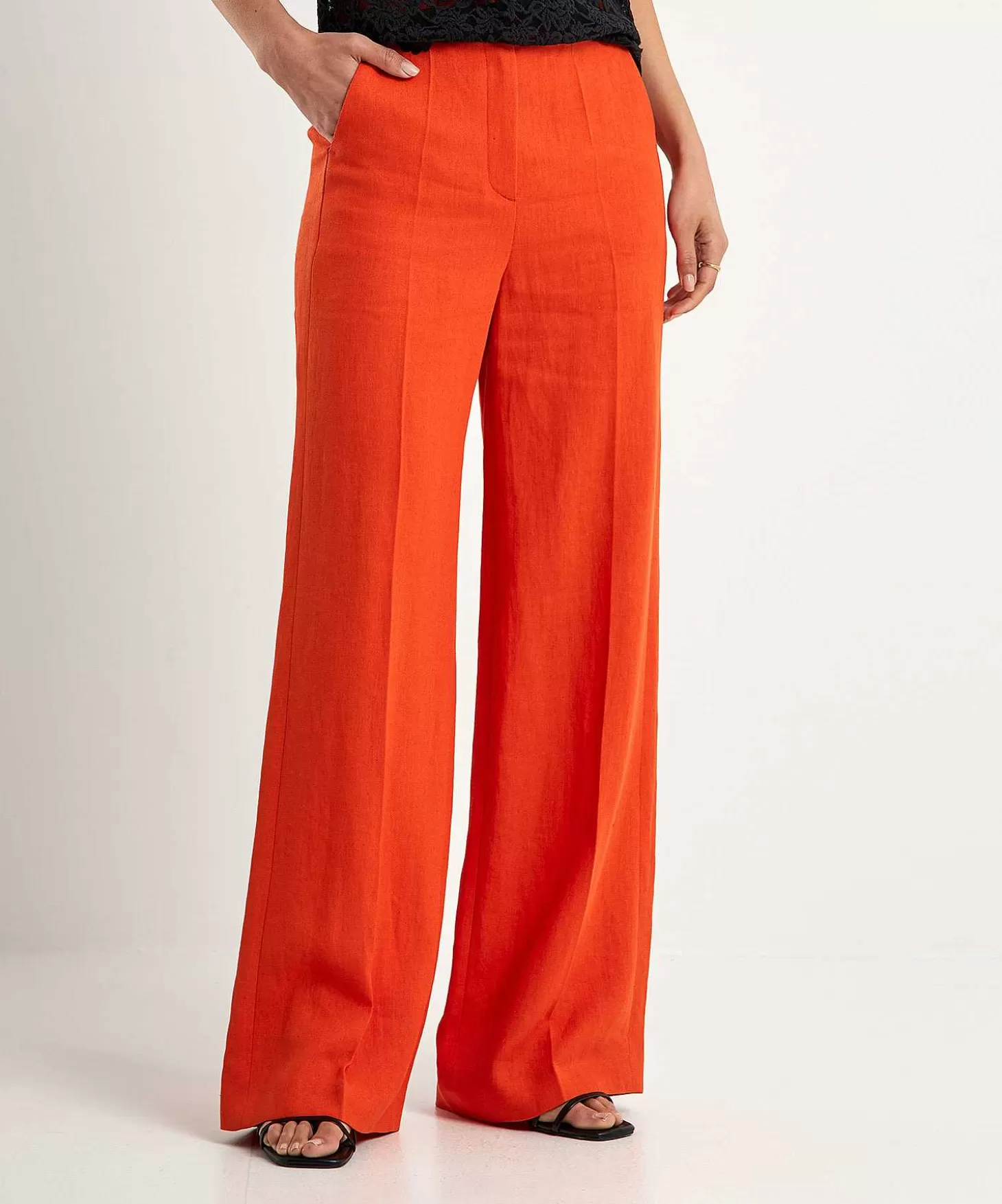 luisa_cerano_linnenmix_wide_leg_broek_1-1.webp Luisa Cerano Linnenmix Wide Leg Broek Shop