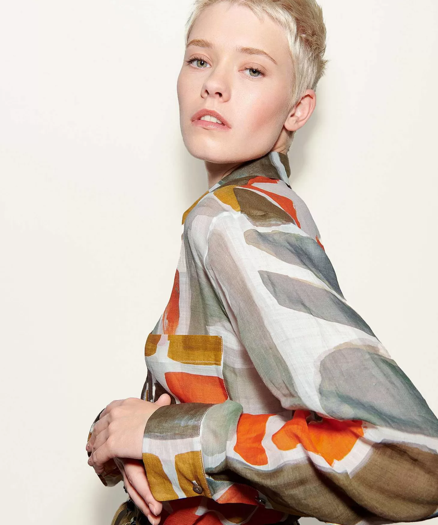 luisa_cerano_ramie_blouse_grafische_print_2.webp Luisa Cerano Ramie Blouse Grafische Print Store