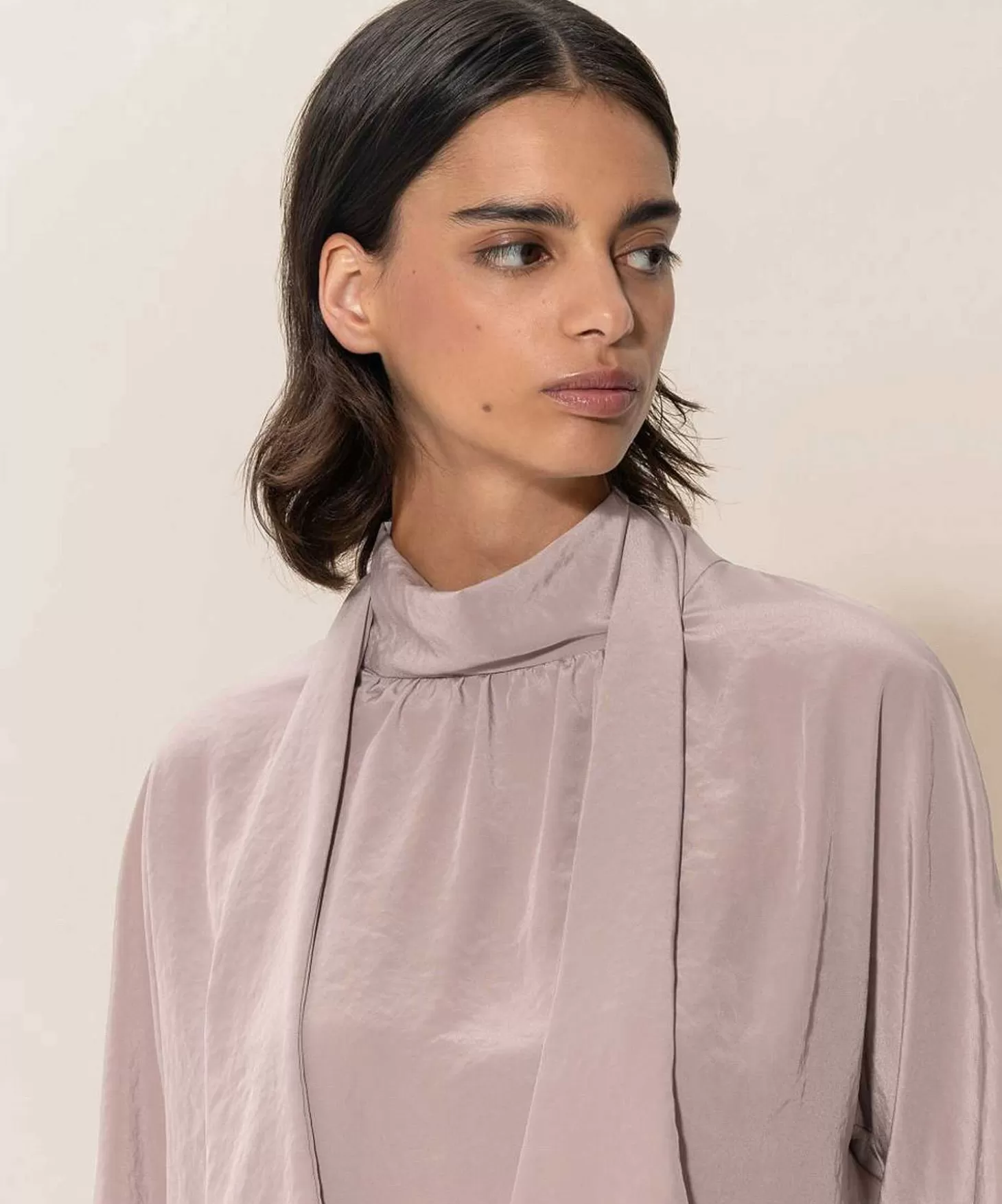 luisa_cerano_silky_blouse_met_strik_2.webp Luisa Cerano Silky Blouse Met Strik New