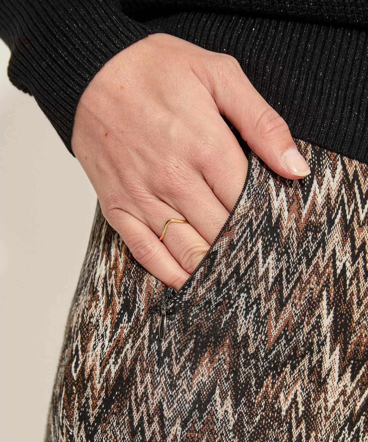 mac_jeans_bootcut_broek_zigzag_jacquard_2.webp MAC Jeans Bootcut Broek Zigzag Jacquard Shop