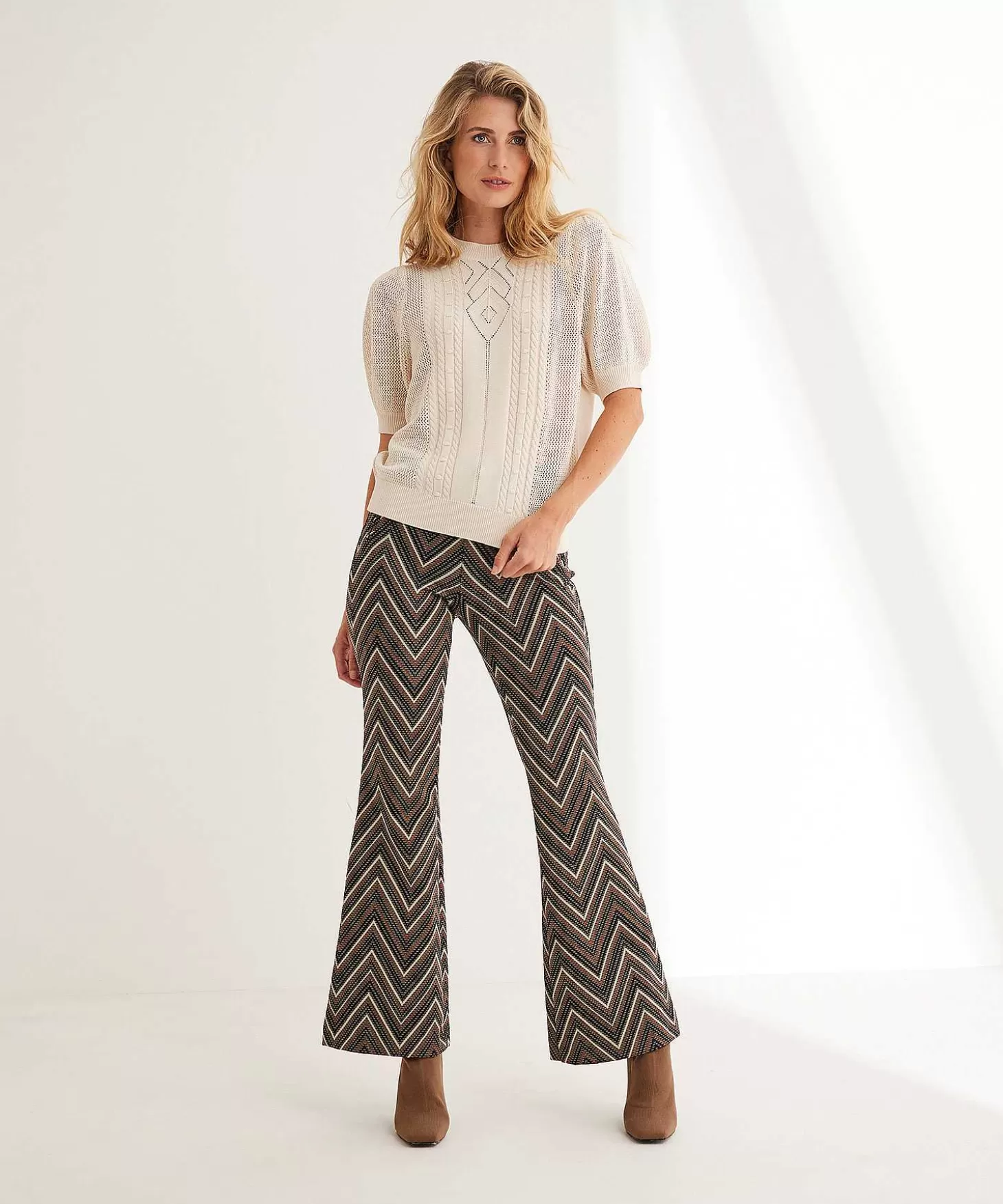 mac_jeans_bootcut_broek_zigzag_jacquard_4-1.webp MAC Jeans Bootcut Broek Zigzag Jacquard Shop