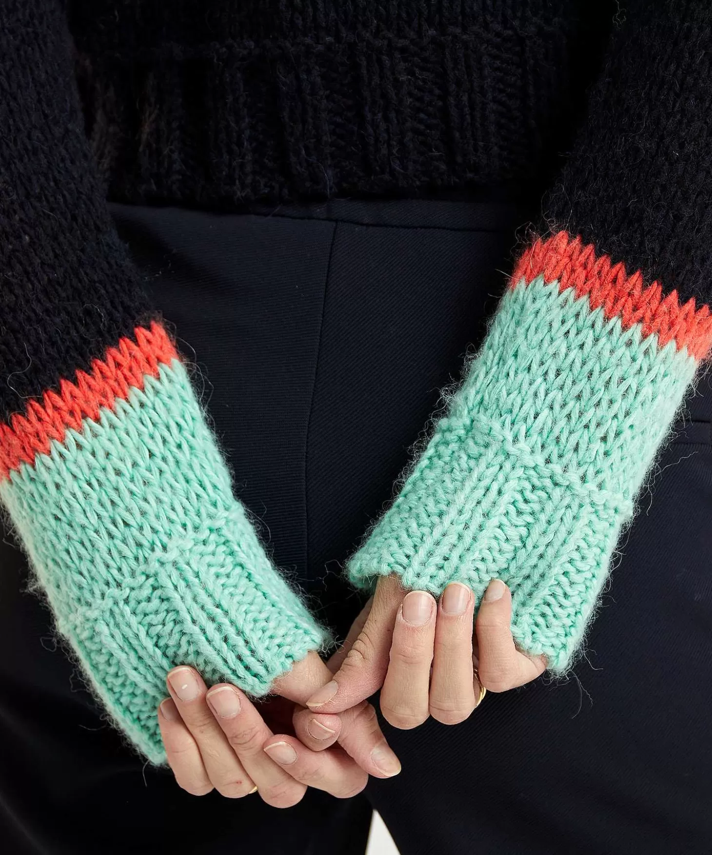 marc_cain_korte_colorblock_trui_2.webp Marc Cain Collections Marc Cain Korte Colorblock Trui New