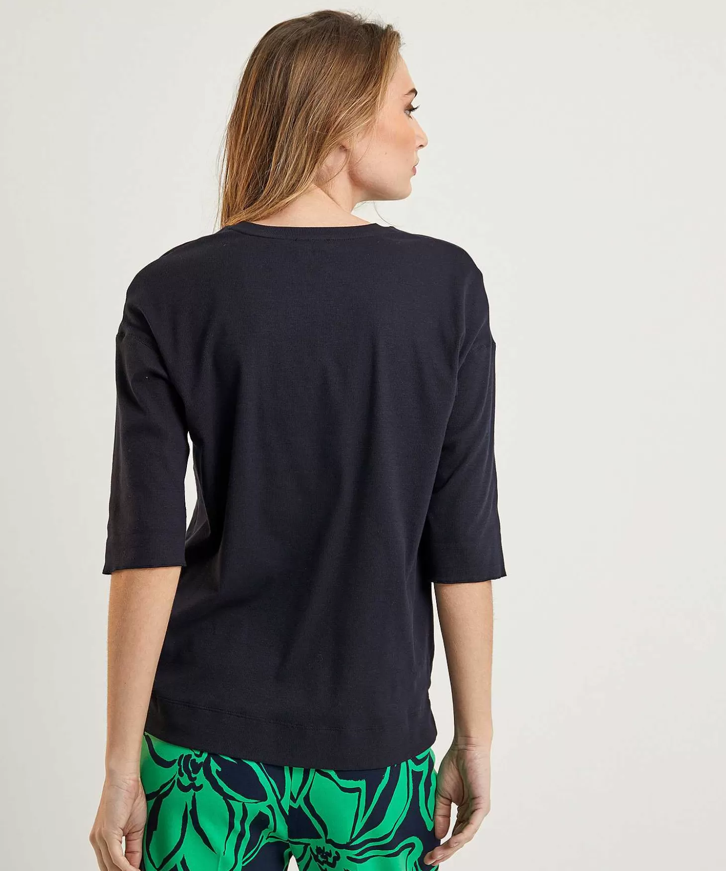 marc_cain_shirt_silky_front_3.webp Marc Cain Essentials Marc Cain Shirt Silky Front Clearance