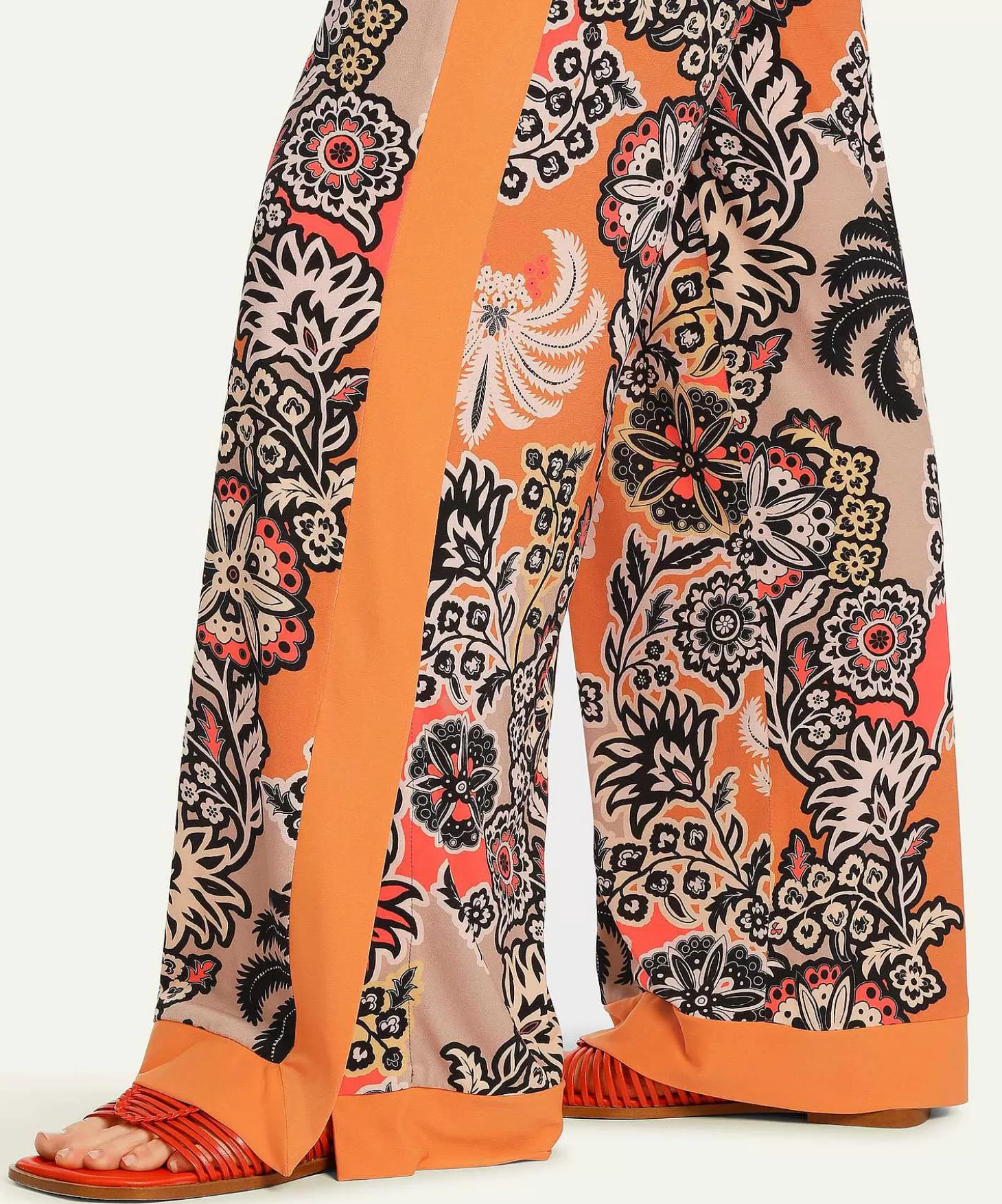 marc_cain_slinky_palazzobroek_bloemprint_wedi_2.webp Marc Cain Collections Marc Cain Slinky Palazzobroek Bloemprint Wedi Outlet