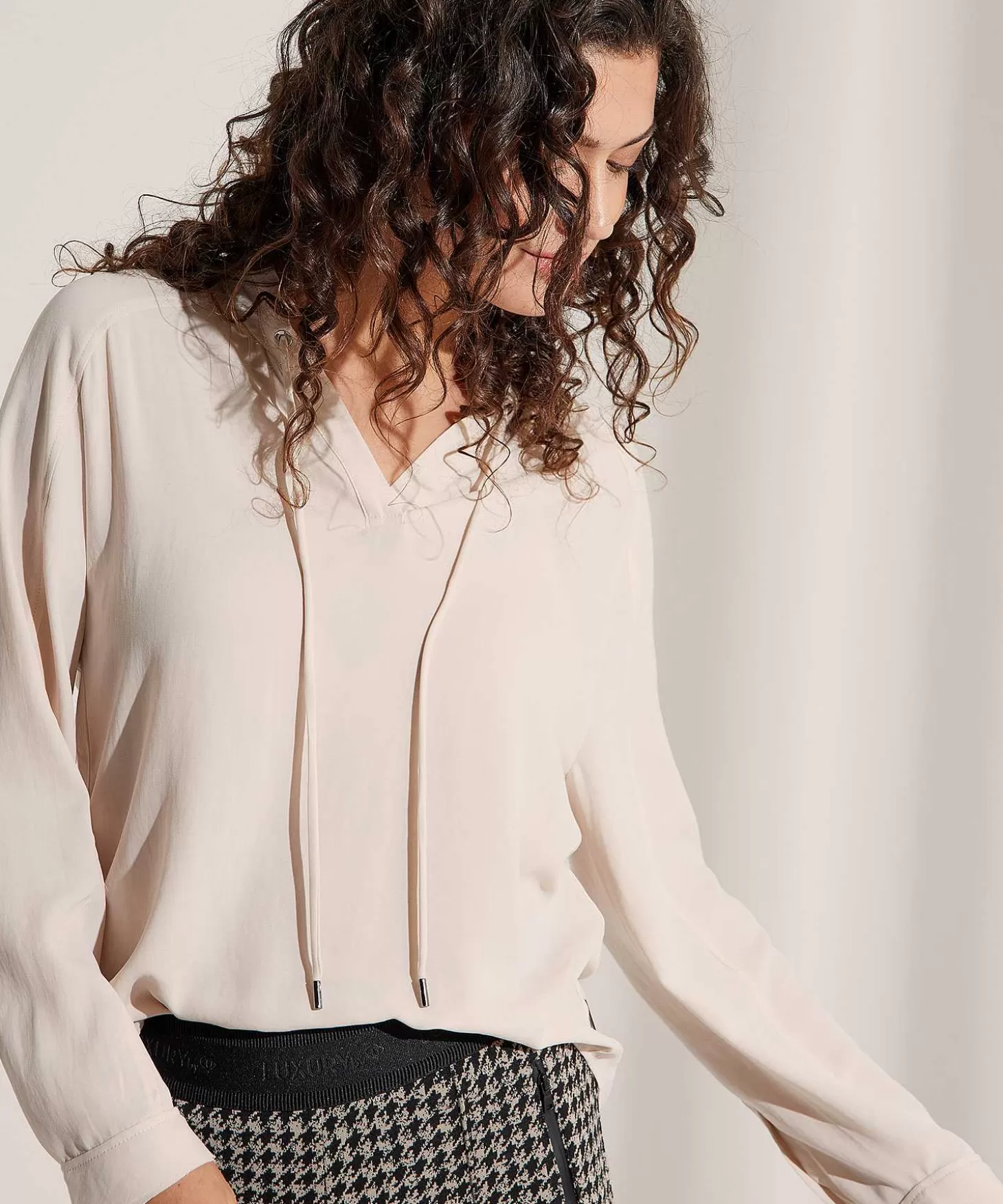 marc_cain_sports_blouse_vhals_1.webp Marc Cain Sports Blouse V-Hals Best Sale