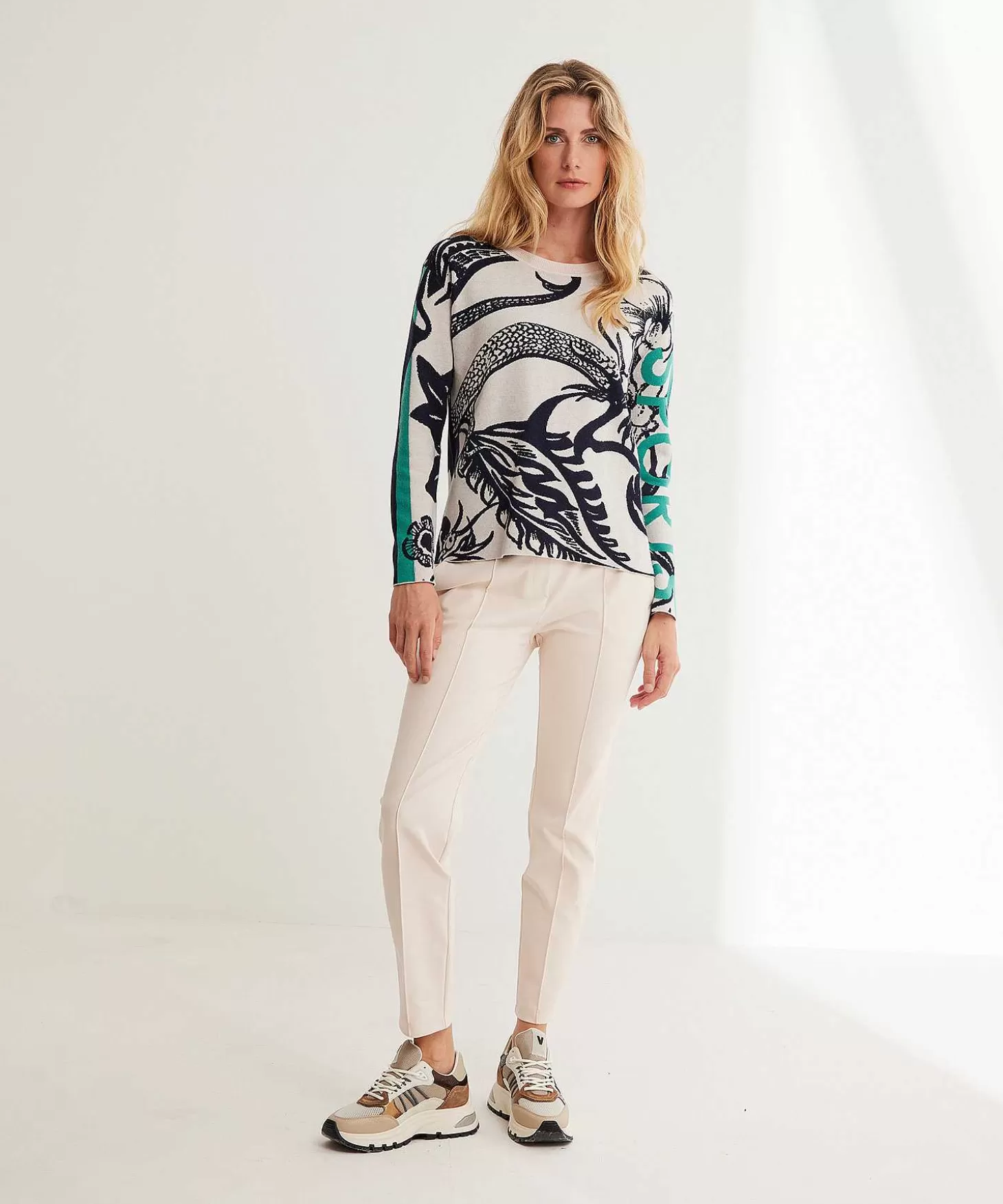 marc_cain_sports_jacquard_trui_met_bloemenprint_en_bies_4.webp Marc Cain Sports Jacquard Trui Met Bloemenprint En Bies Hot