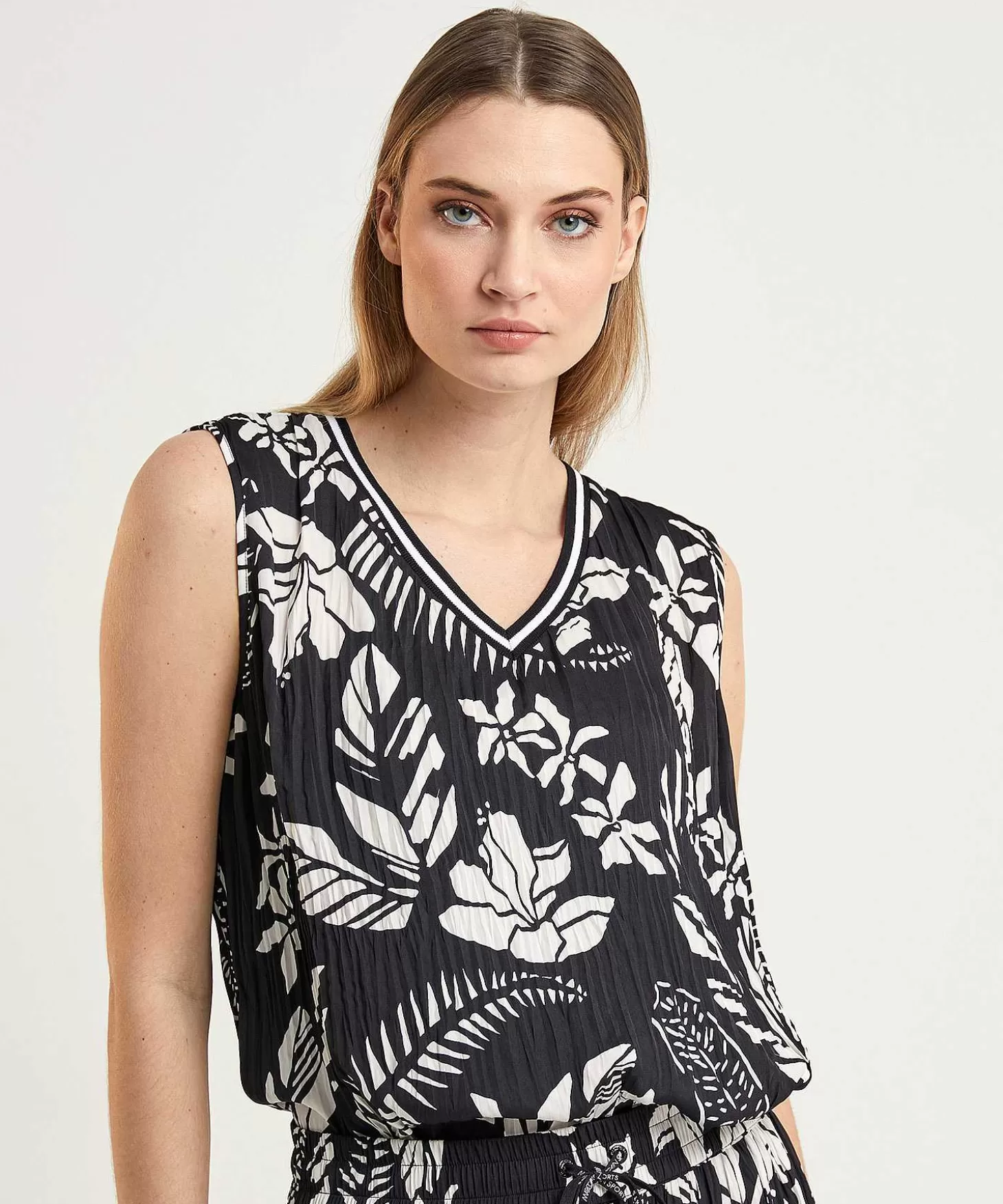 marc_cain_sports_plisse_top_bloemenprint_1.webp Marc Cain Sports Plisse Top Bloemenprint Best