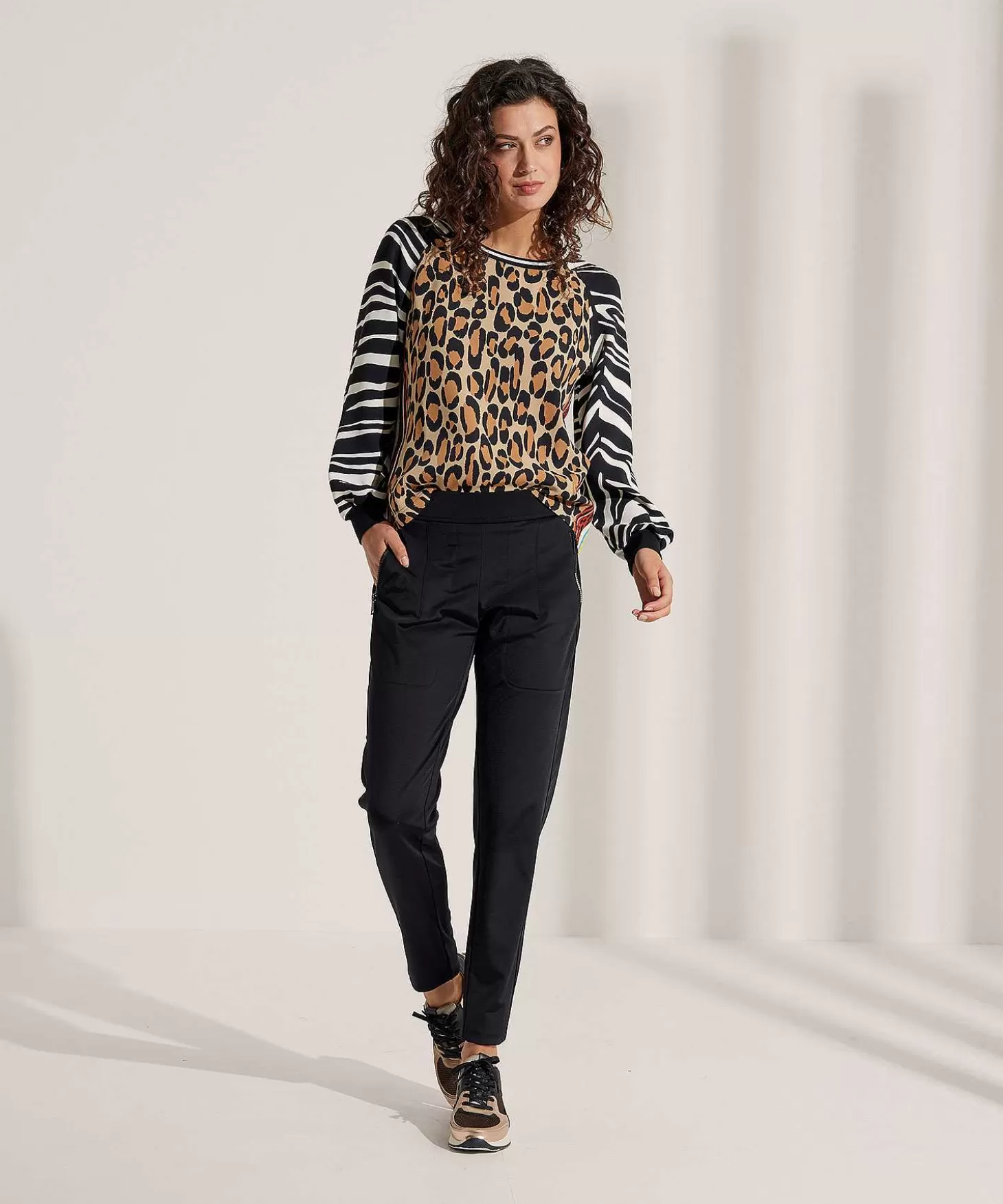 marc_cain_sports_scuba_blouse_mixed_animal_4.webp Marc Cain Sports Scuba Blouse Mixed Animal Online