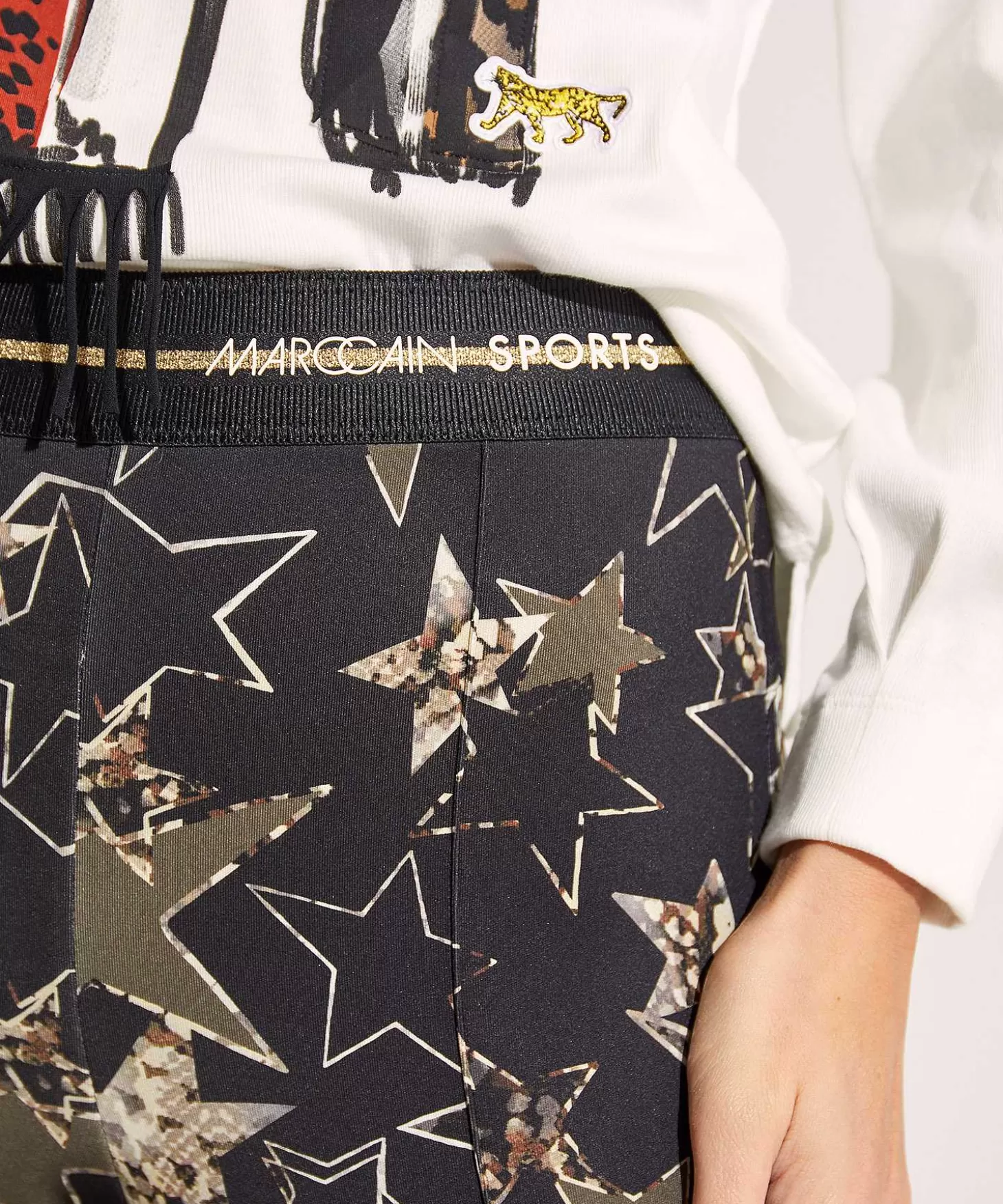 marc_cain_sports_scuba_broek_ster_print_2.webp Marc Cain Sports Scuba Broek Ster Print Shop