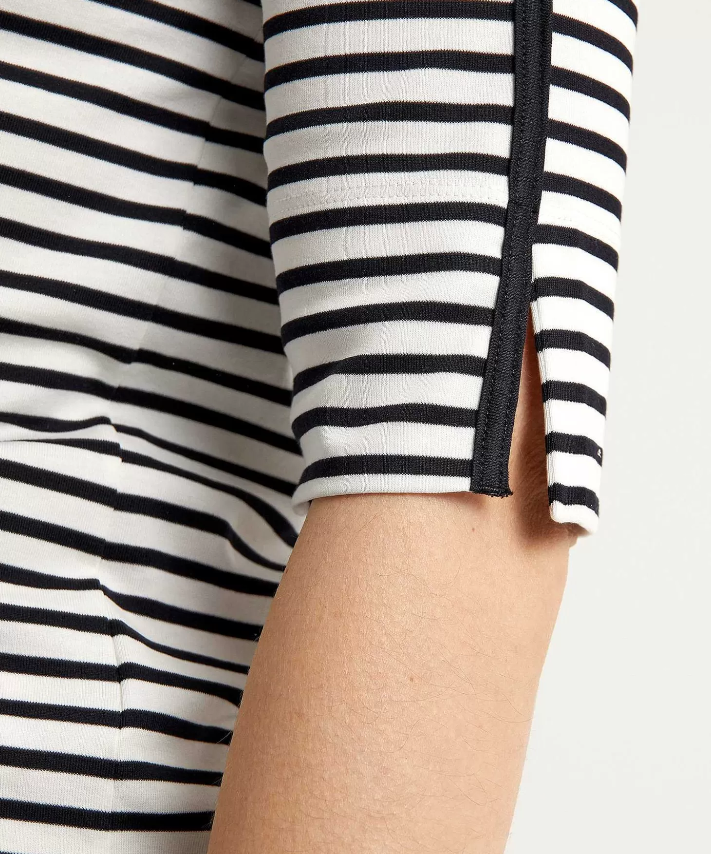 marc_cain_sports_shirt_strepen_2.webp Marc Cain Sports Shirt Strepen Discount