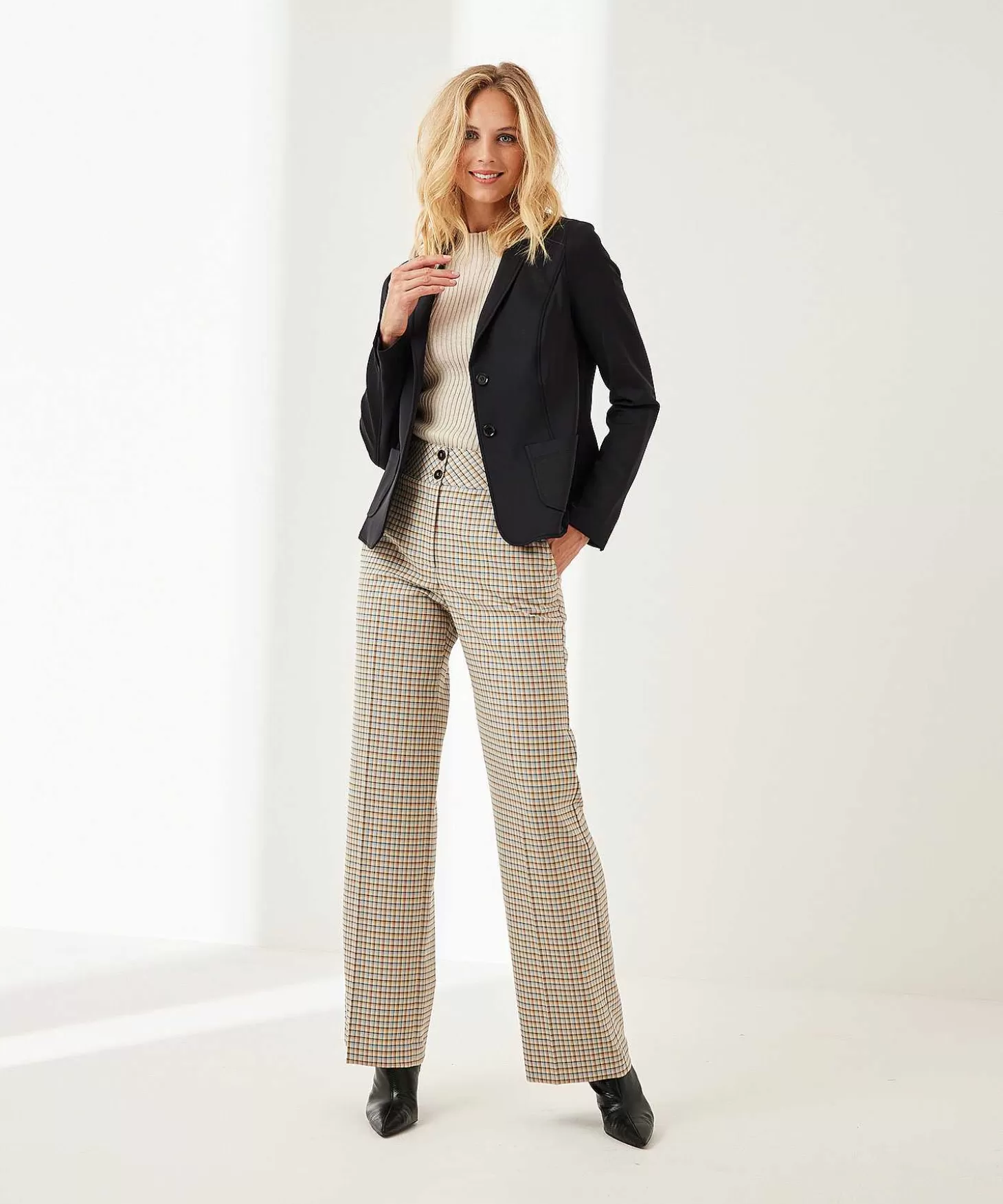 marc_cain_wide_leg_broek_ruitmotief_waxhaw_4.webp Marc Cain Collections Marc Cain Wide Leg Broek Ruitmotief Waxhaw Flash Sale