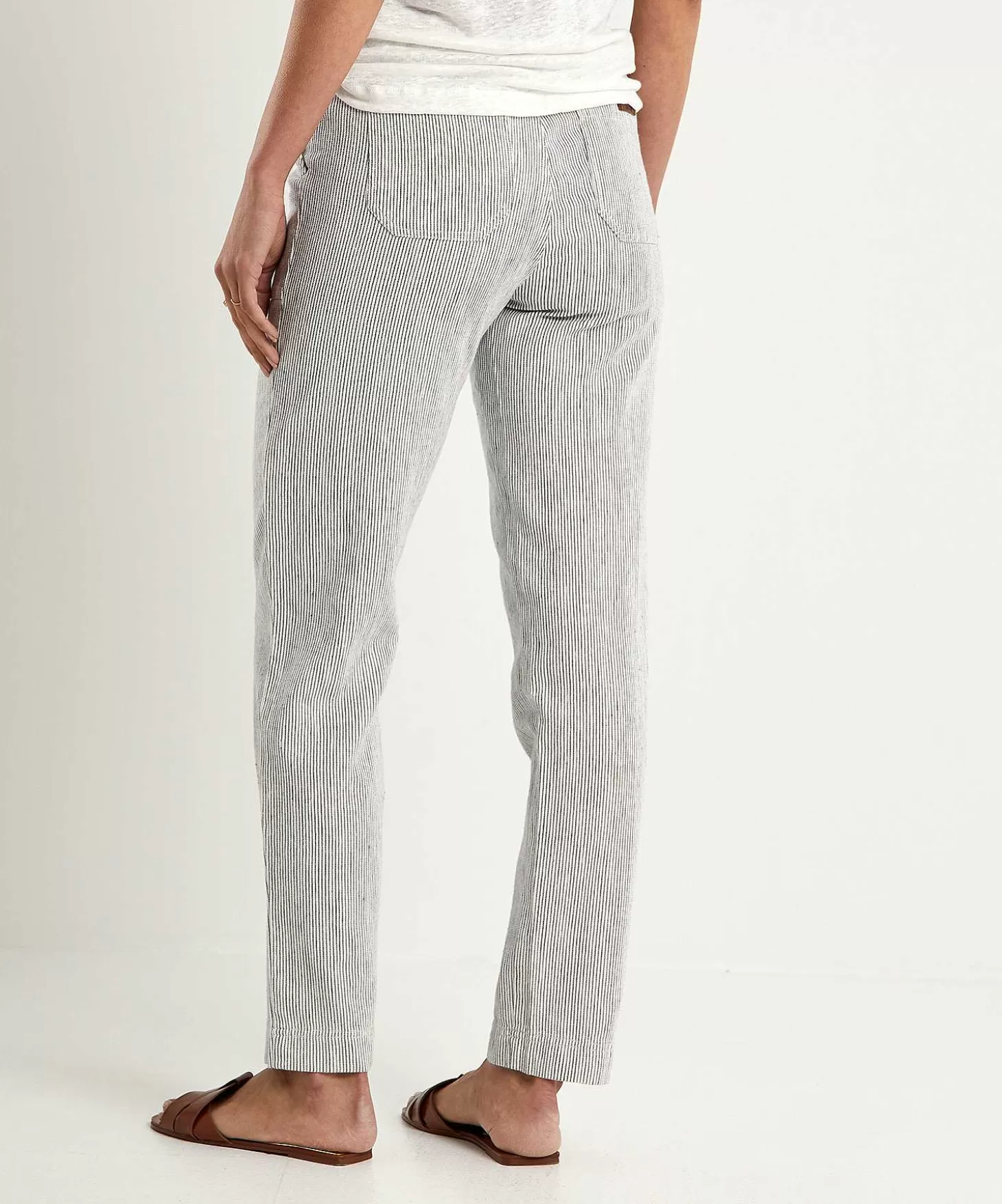 moscow_paperbag_broek_met_streepjes_margarita_3.webp Moscow Paperbag Broek Met Streepjes Margarita Online