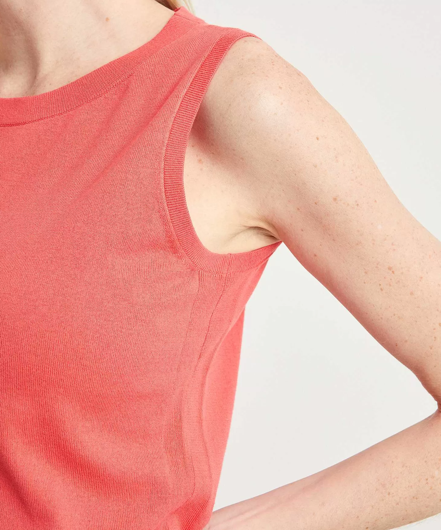 mouwloos_truitje_2.webp * Mouwloos Truitje Hot