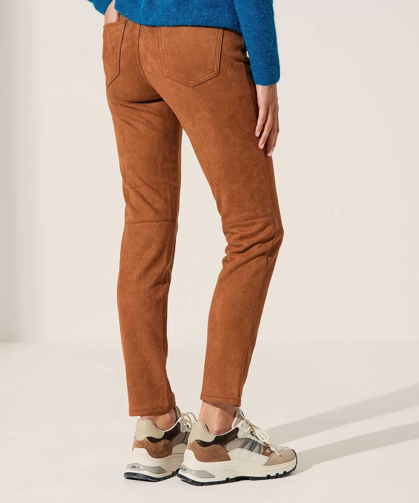 rosner_suedine_broek_audrey_2_3.webp Rosner Suedine Broek Audrey 2 Fashion