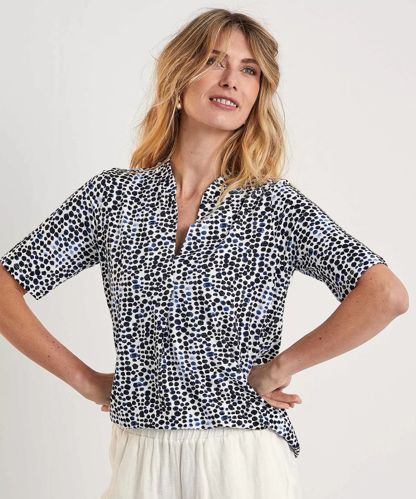 shirt_met_vhals_plooi_dots_1.webp * Shirt Met V-Hals Plooi Dots Discount