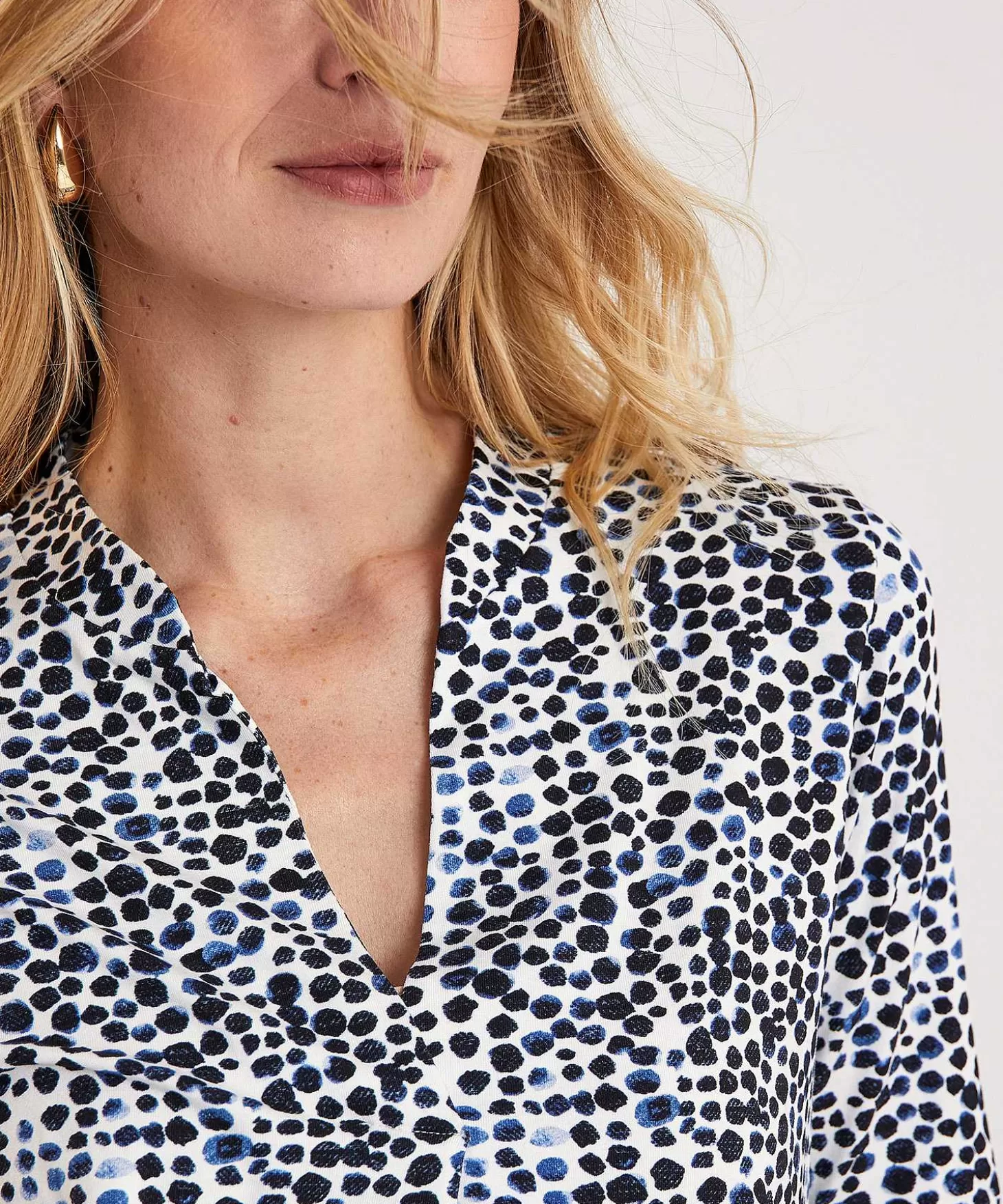 shirt_met_vhals_plooi_dots_2.webp * Shirt Met V-Hals Plooi Dots Discount